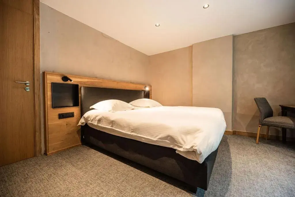 Family Room - single occupancy in Hostellerie La Claire Fontaine, Logis hôtels & Spa Family Room - single occupancy in Hostellerie La Claire Fontaine, Logis hôtels & Spa