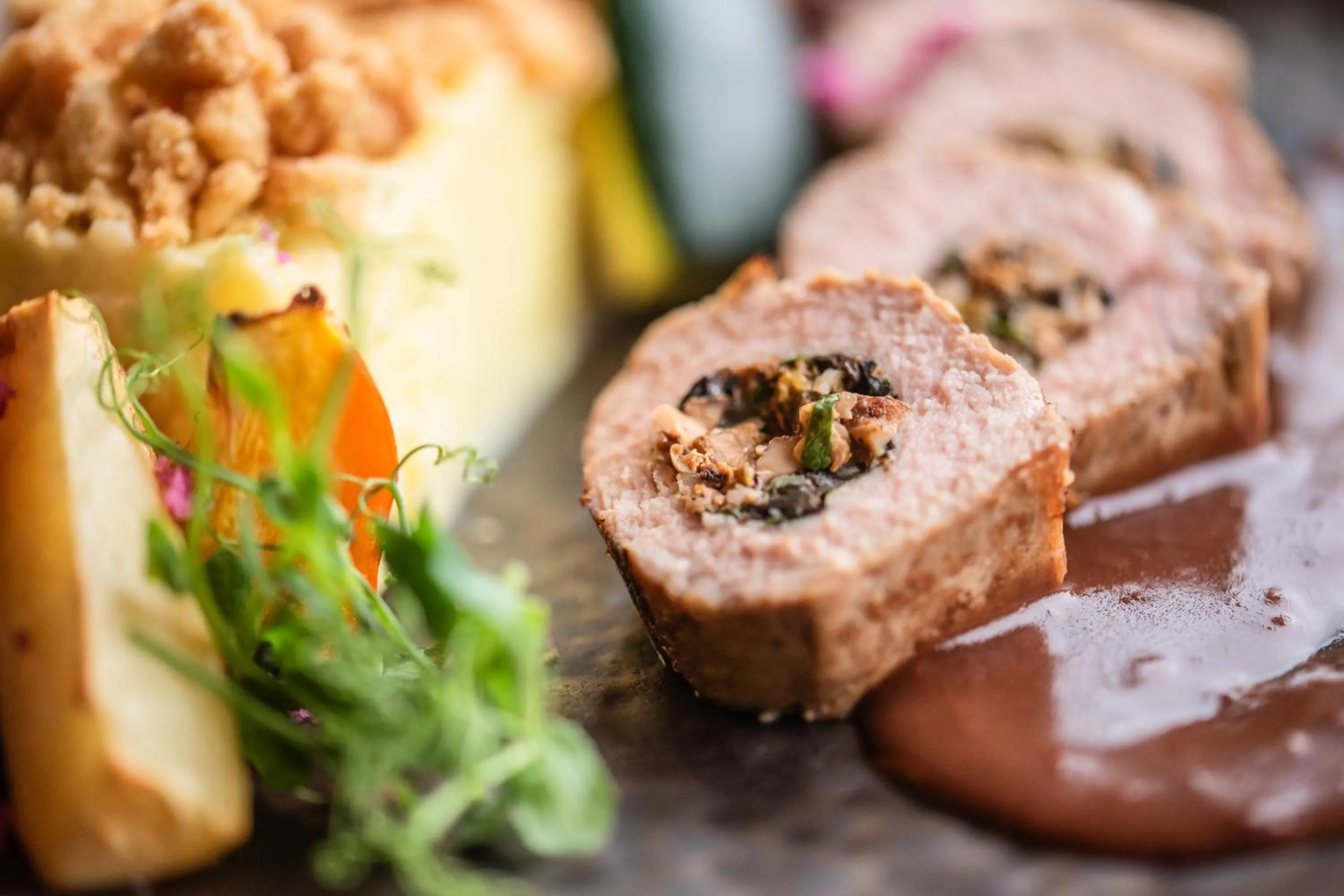 Restaurant/places to eat in Hostellerie La Claire Fontaine, Logis hôtels & Spa