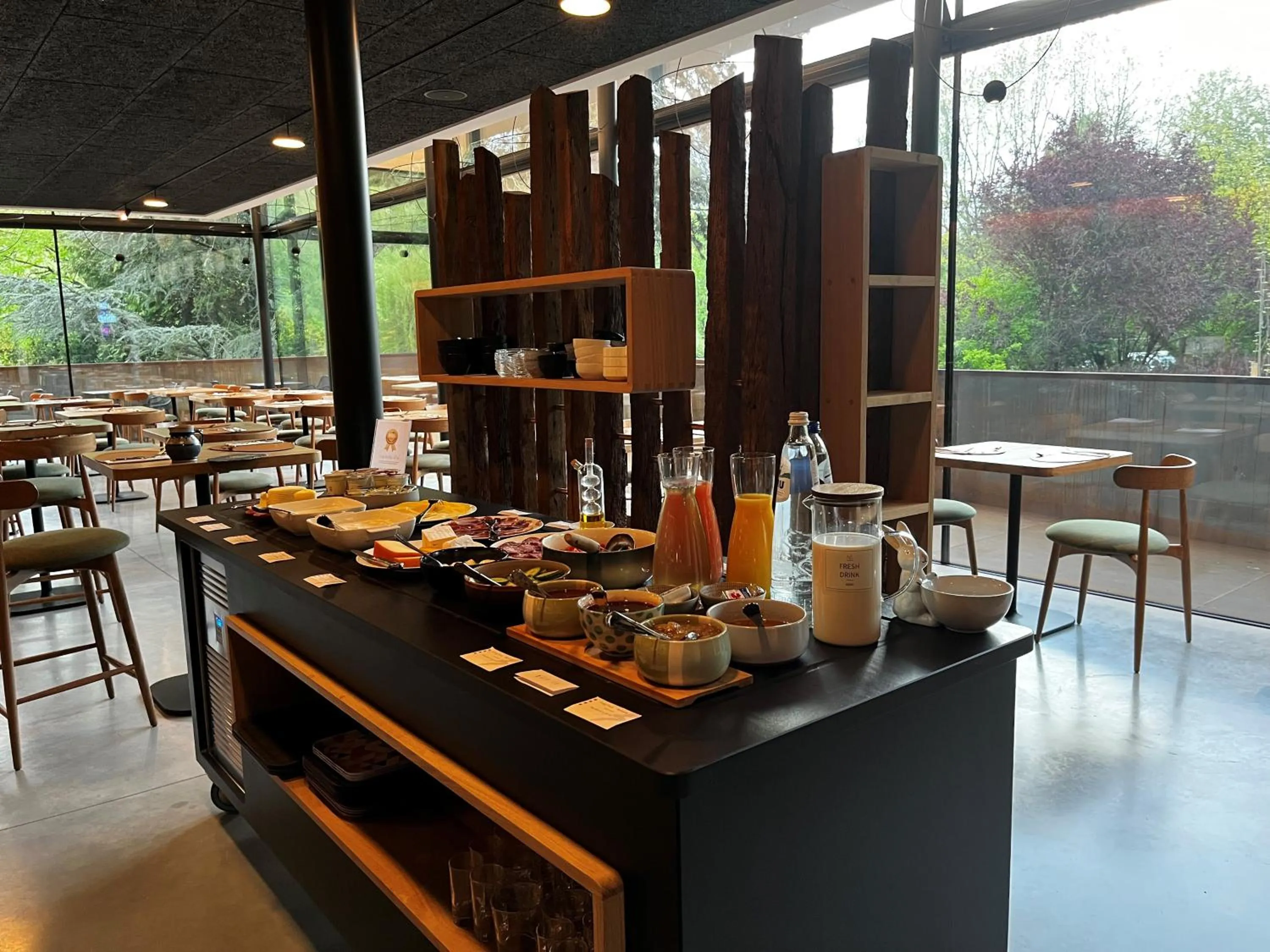 Buffet breakfast in Hostellerie La Claire Fontaine, Logis hôtels & Spa