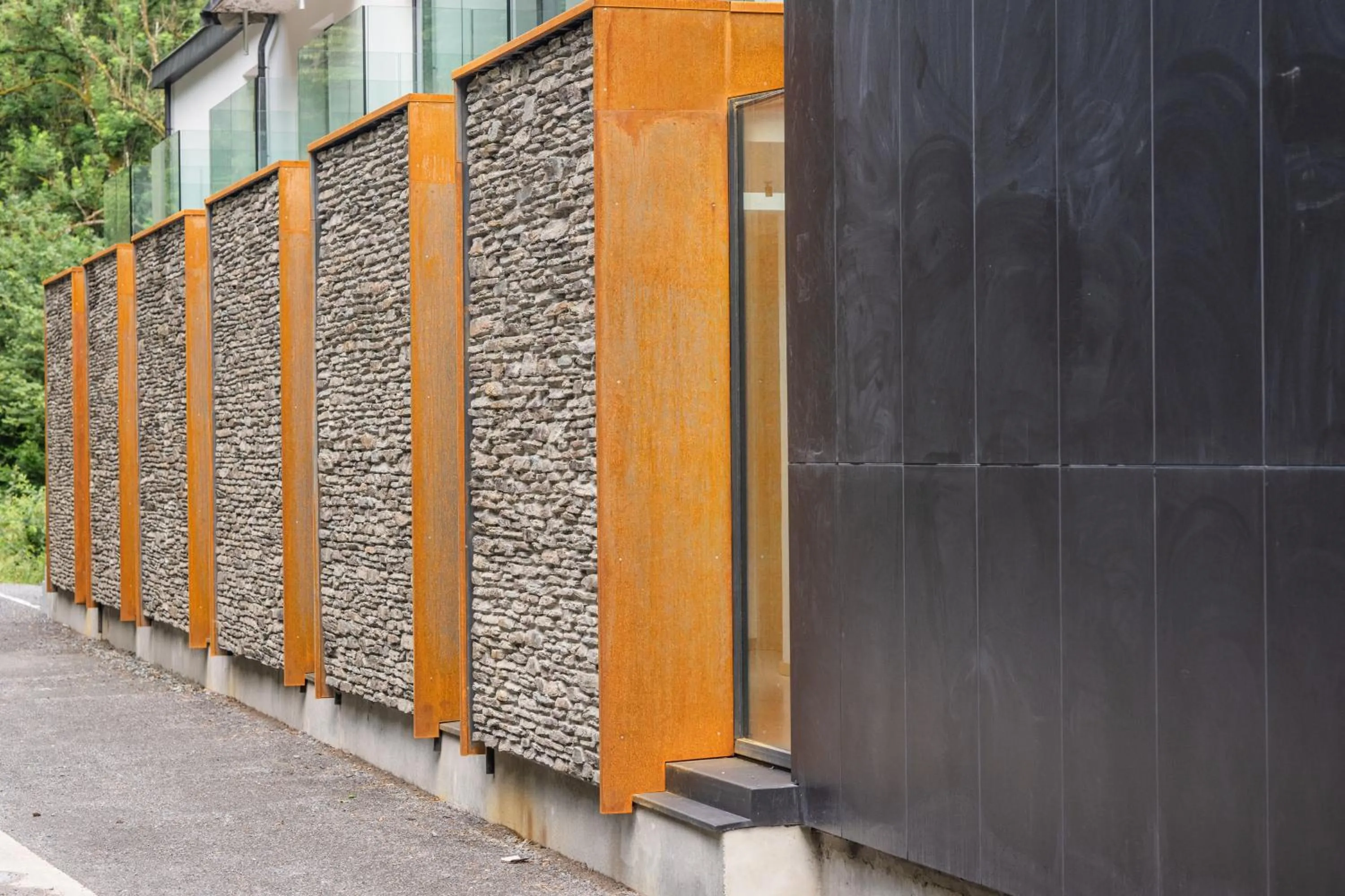 Property building in Hostellerie La Claire Fontaine, Logis hôtels & Spa