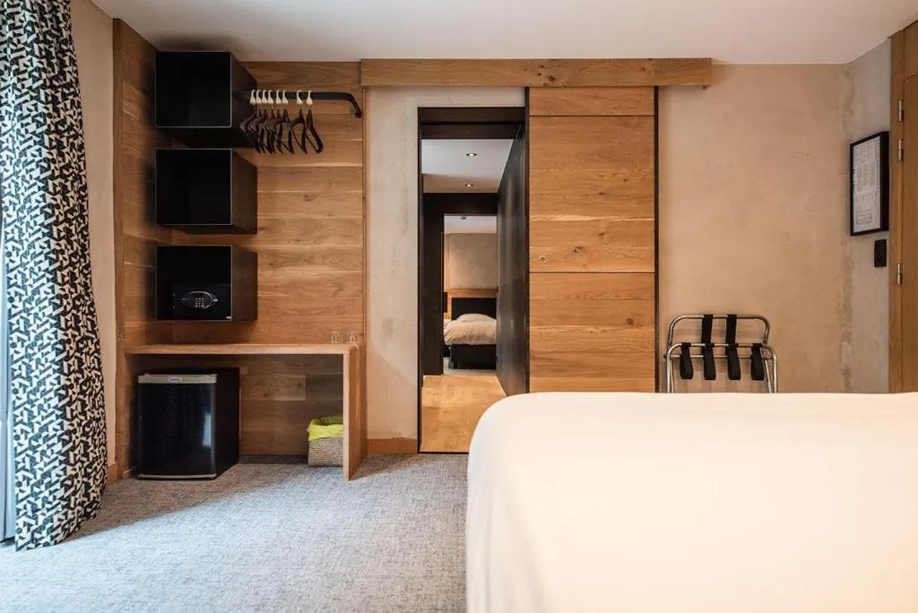 Bed in Hostellerie La Claire Fontaine, Logis hôtels & Spa