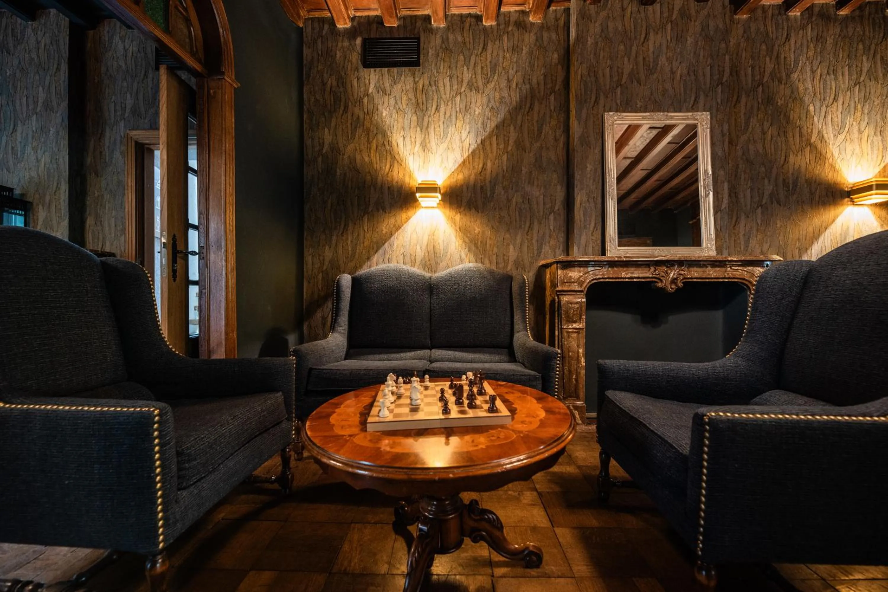 Living room in Hostellerie La Claire Fontaine, Logis hôtels & Spa