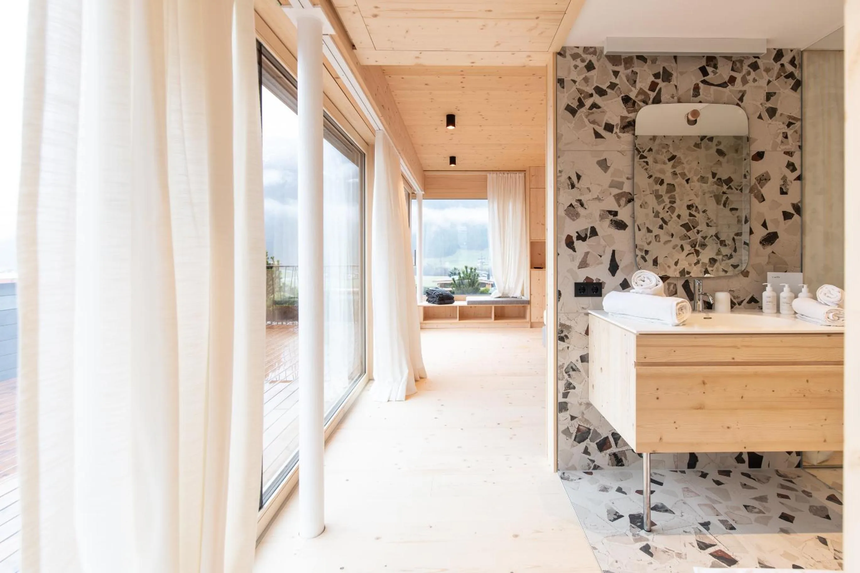 Shower in Mari Pop Hotel