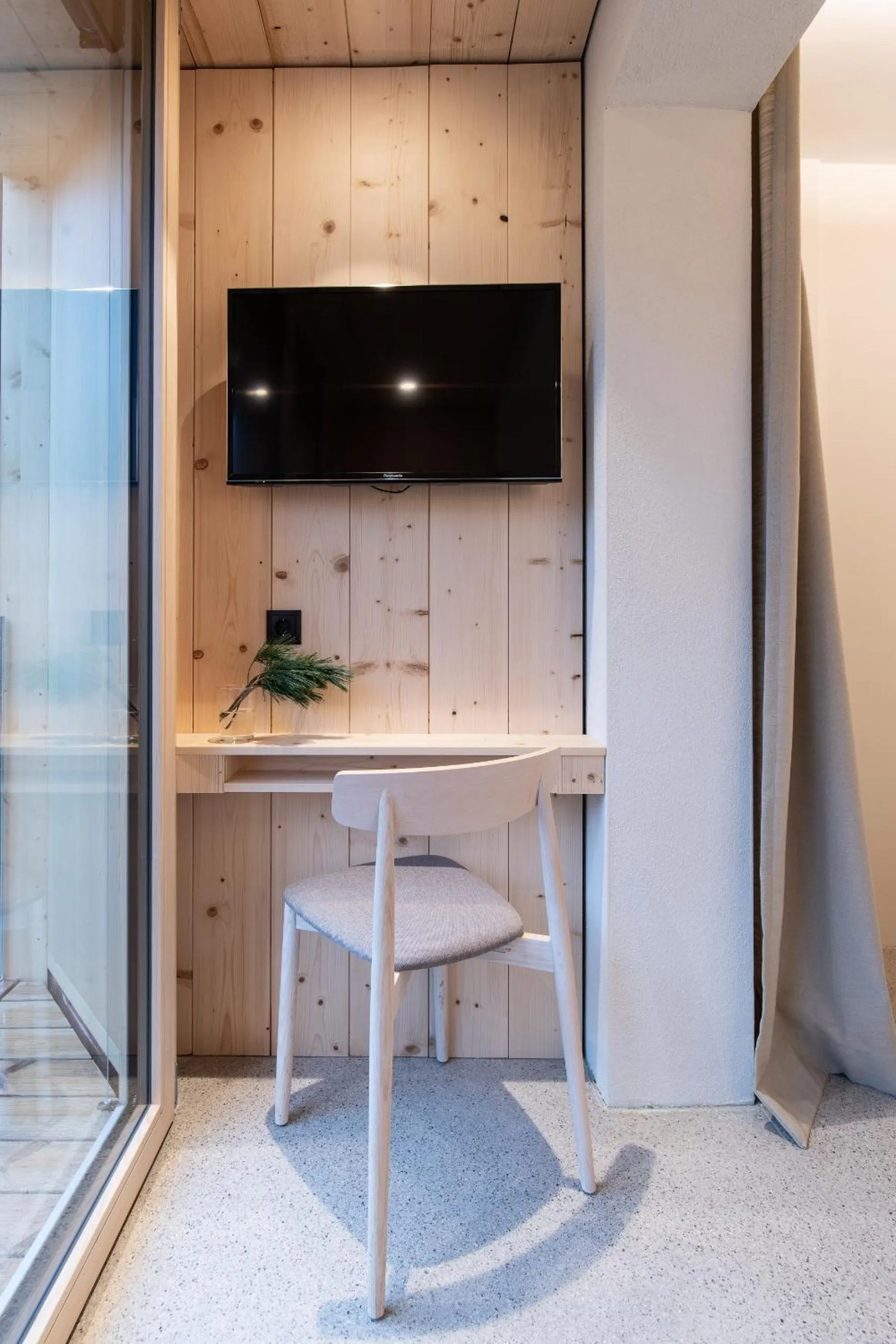 TV and multimedia in Mari Pop Hotel