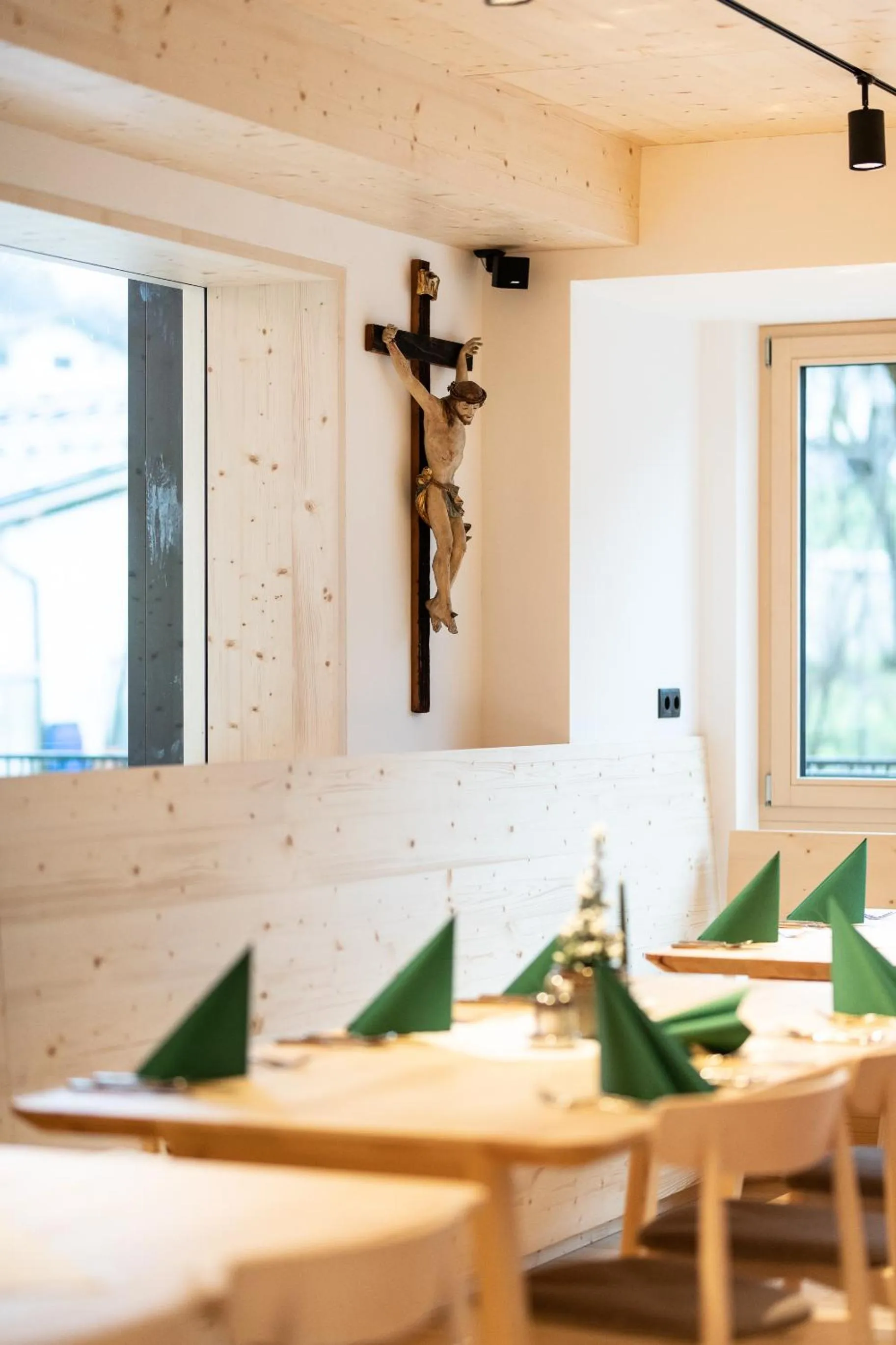 Dining area in Mari Pop Hotel