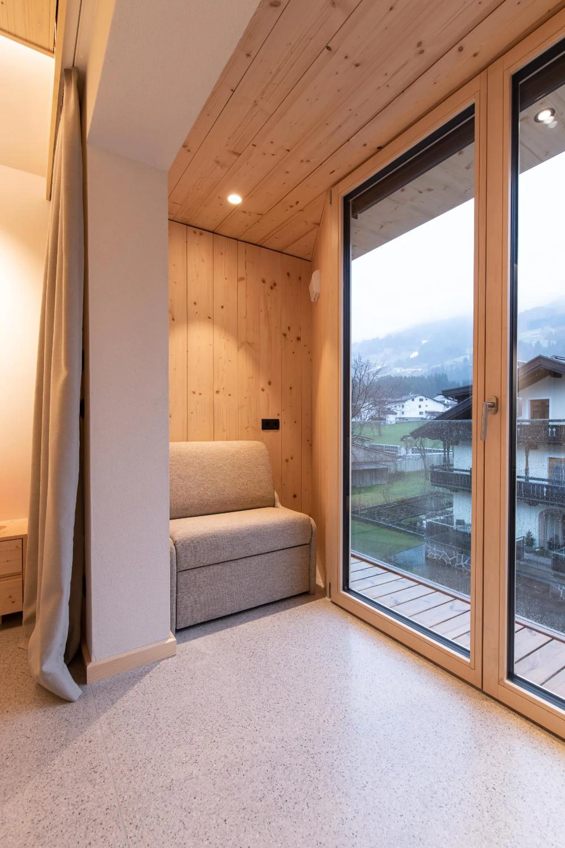 Seating area, Bed in Mari Pop Hotel