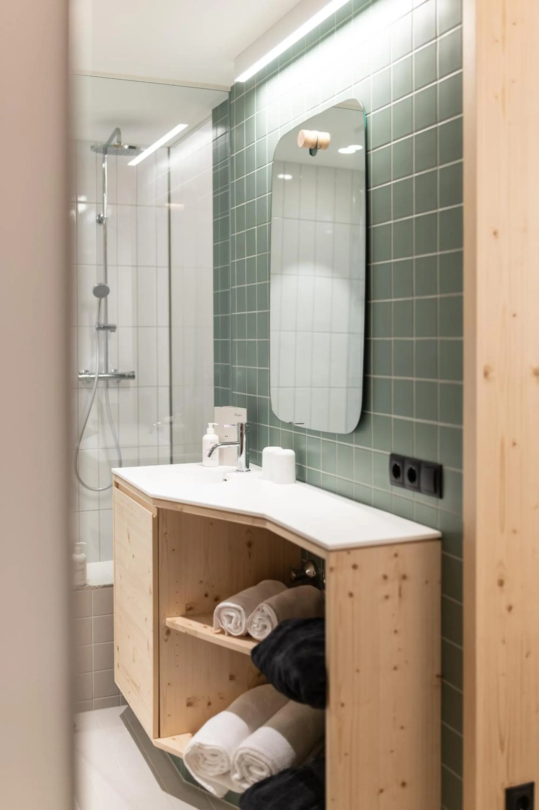 Shower in Mari Pop Hotel