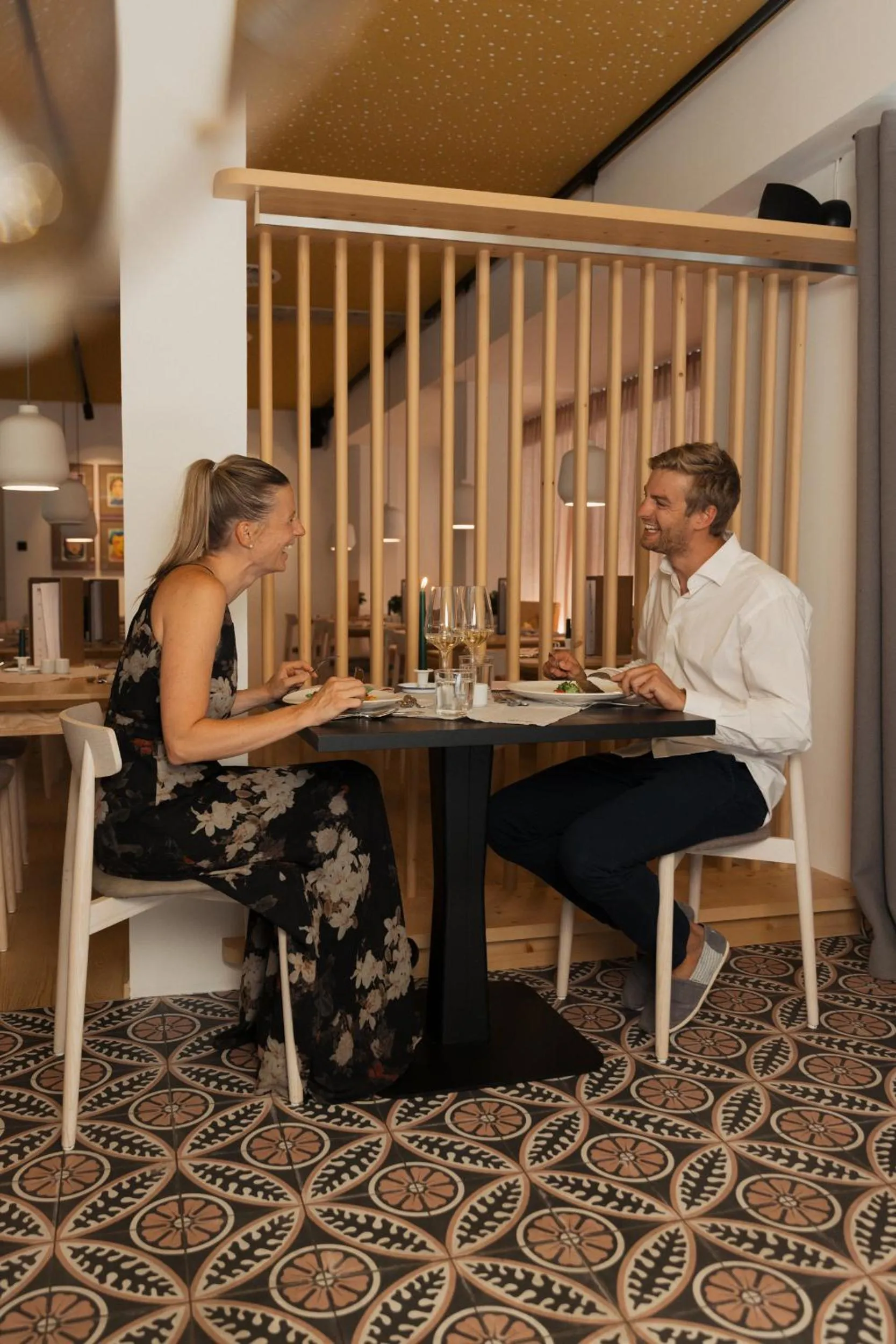 Restaurant/places to eat in Mari Pop Hotel