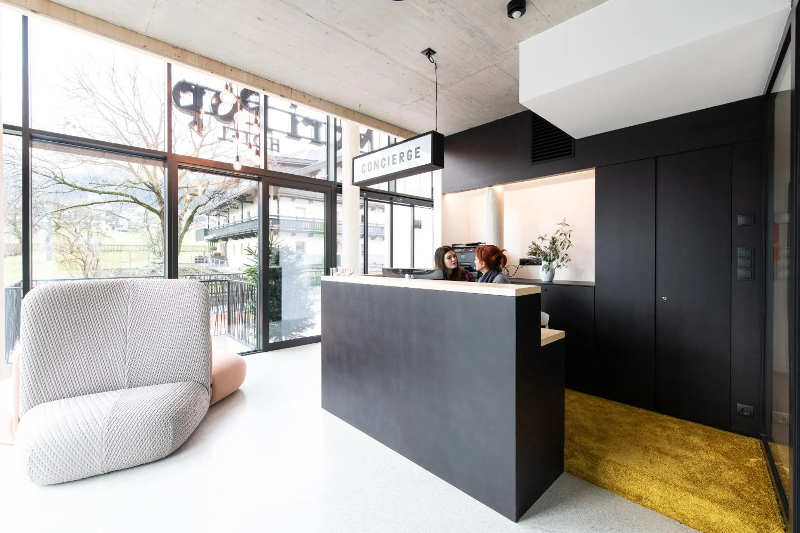 Lobby or reception in Mari Pop Hotel