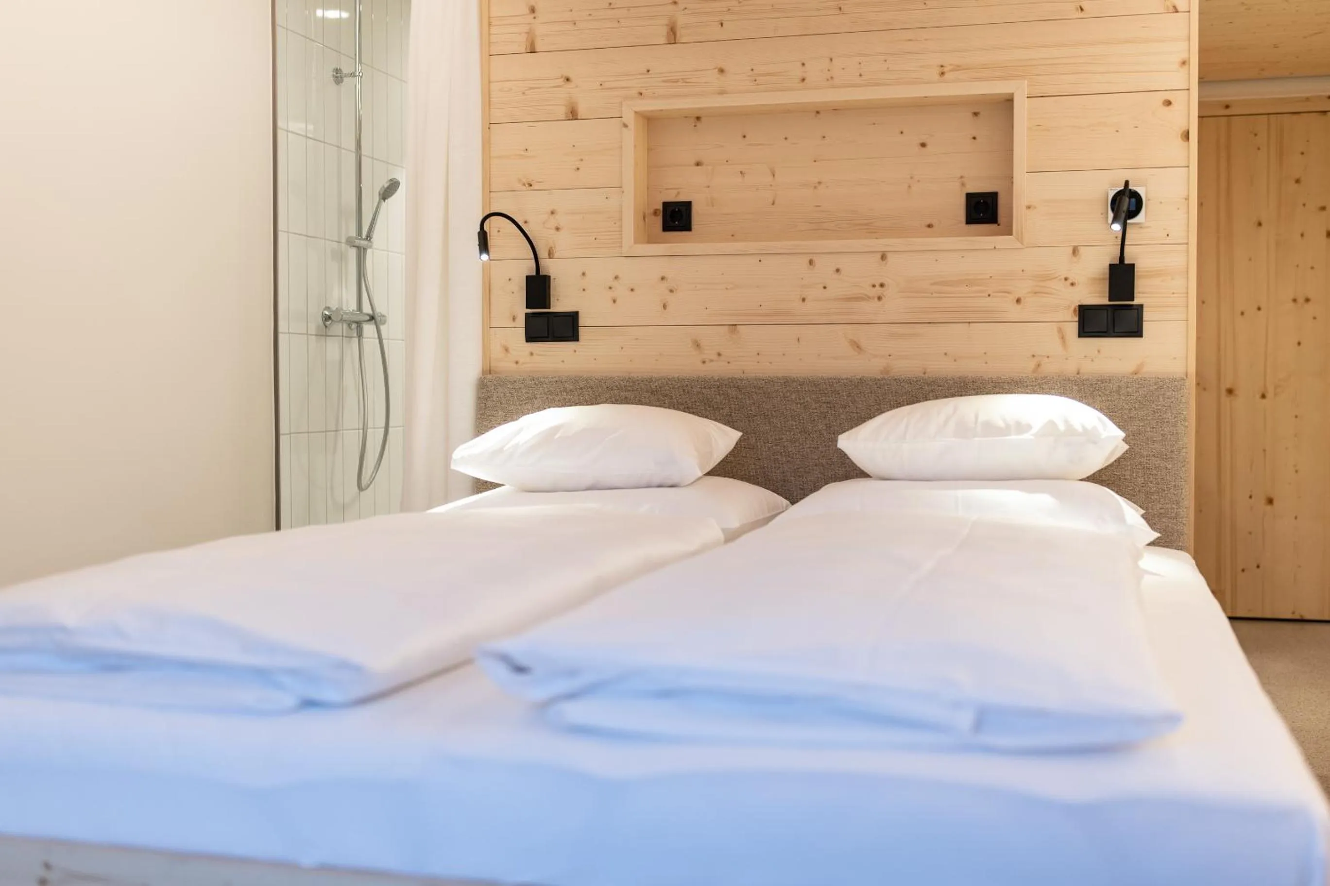 Shower, Bed in Mari Pop Hotel