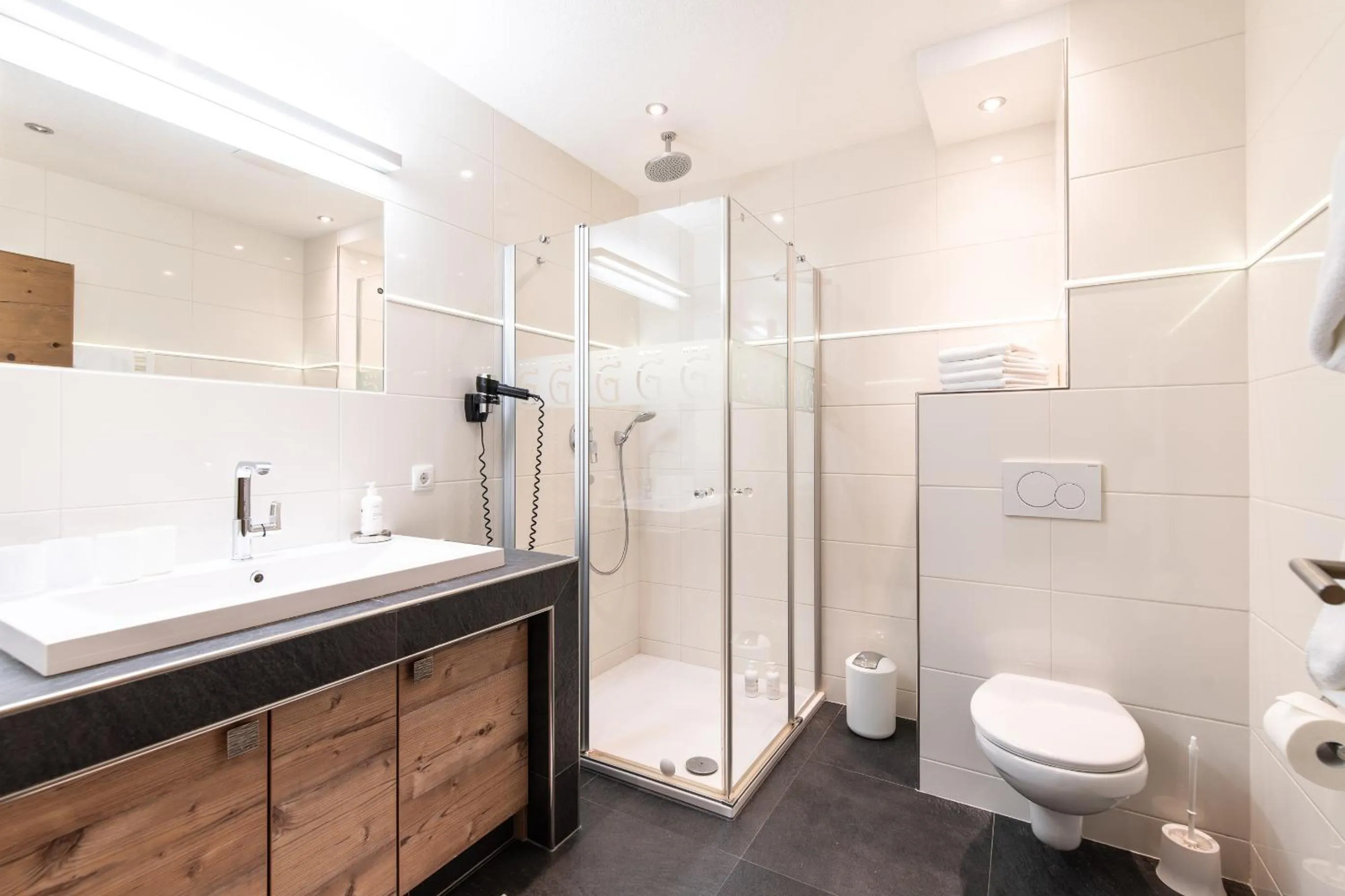 Bathroom in Mari Pop Hotel