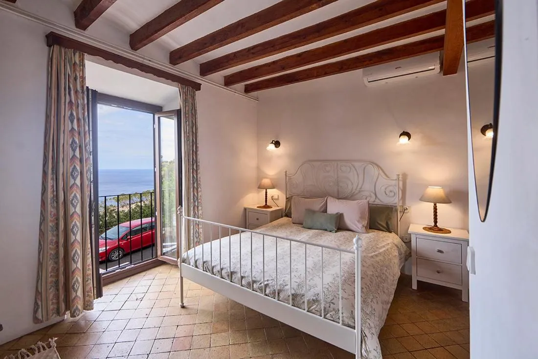 Sea view, Bed in Can Busquets