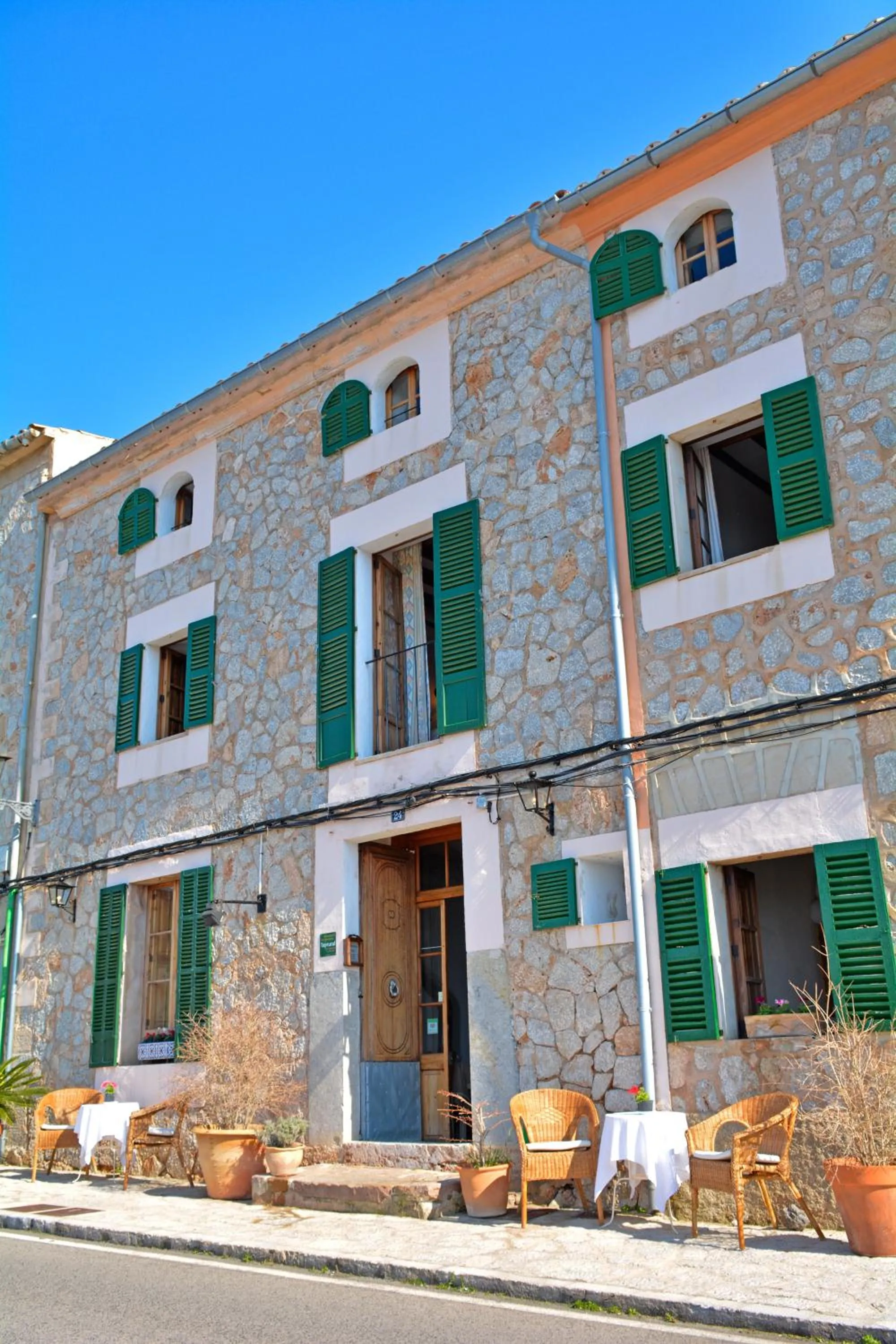 Facade/entrance in Can Busquets