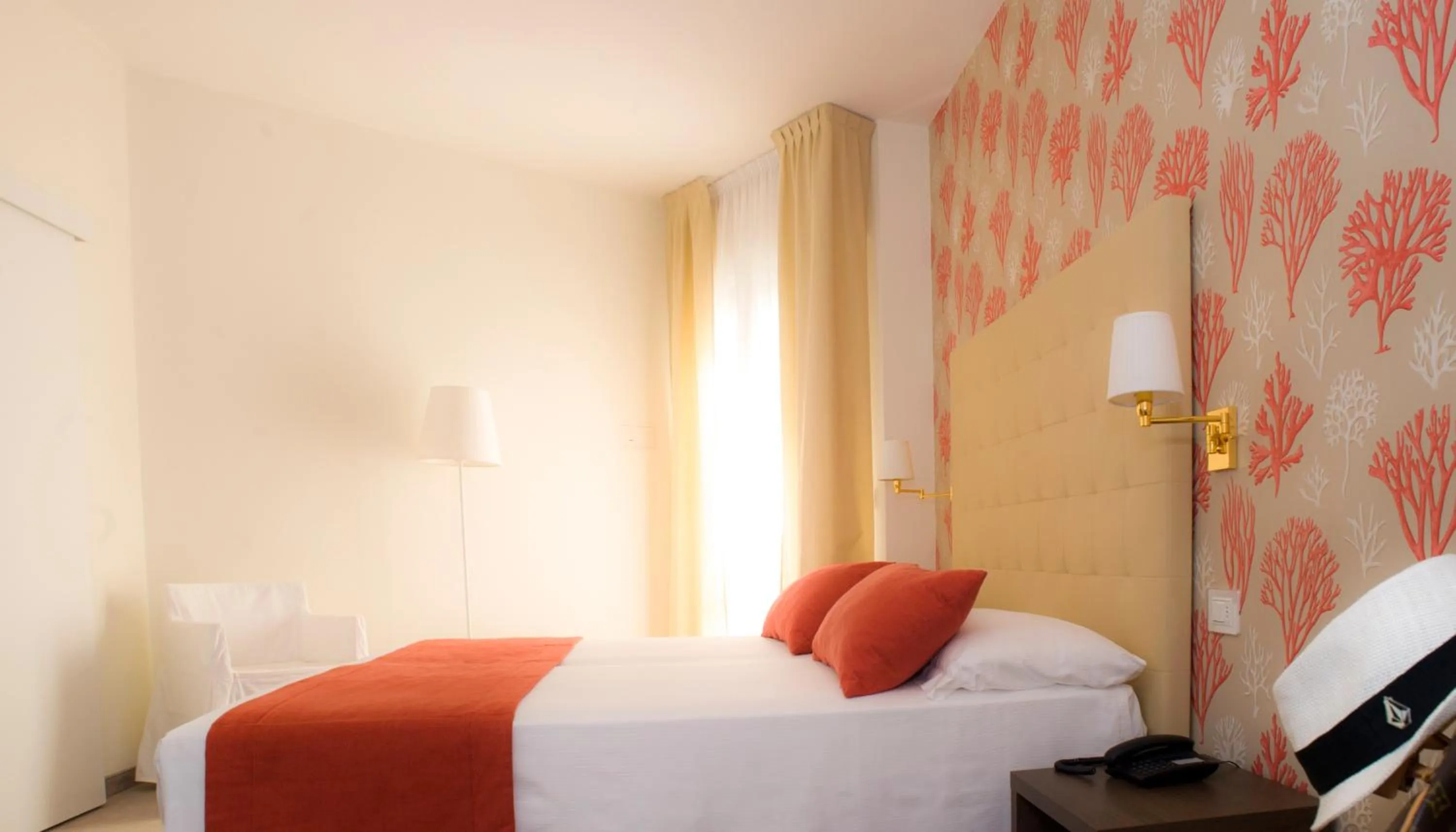 Bedroom, Bed in Hotel Atlantico