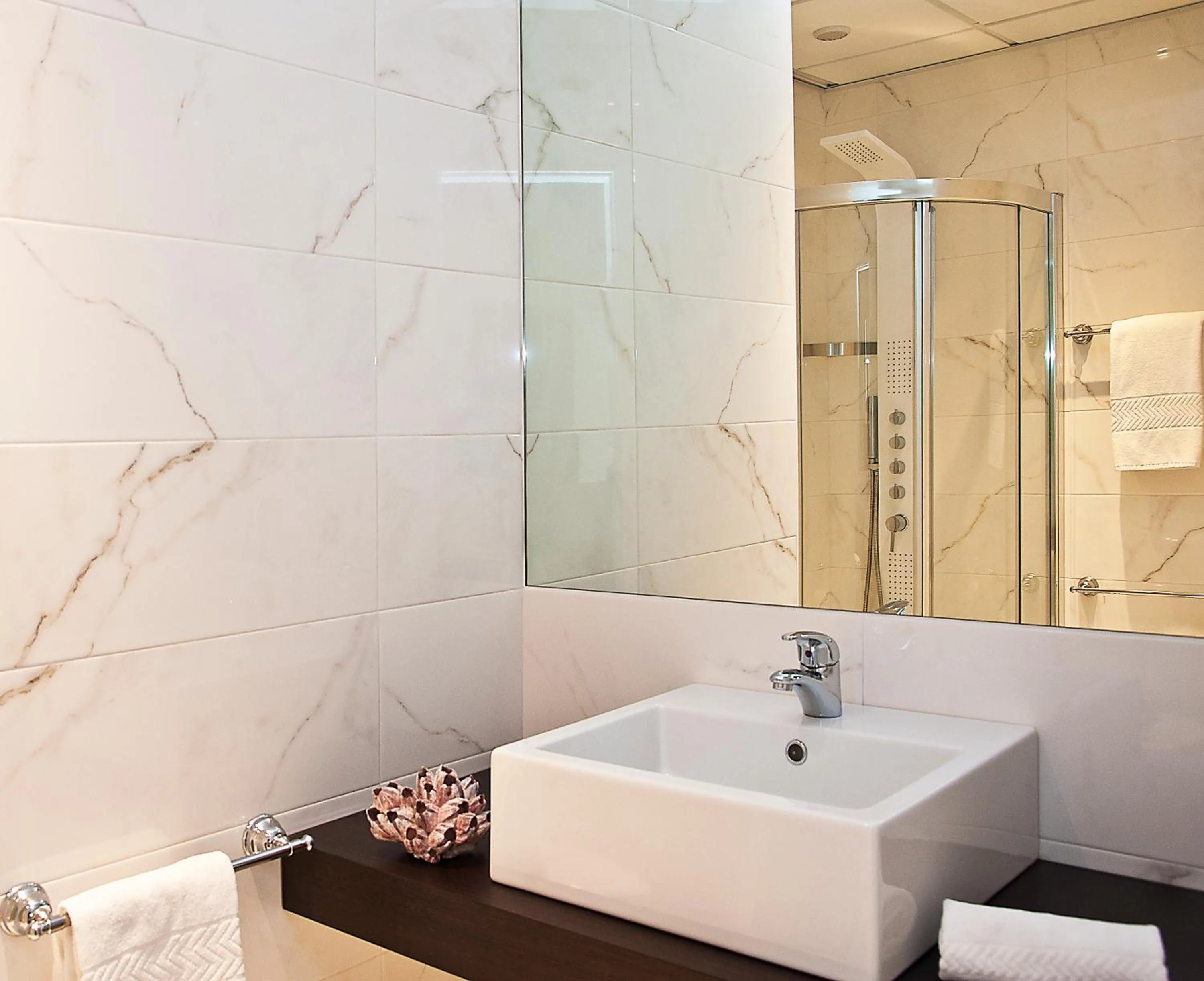 Bathroom in Hotel Atlantico