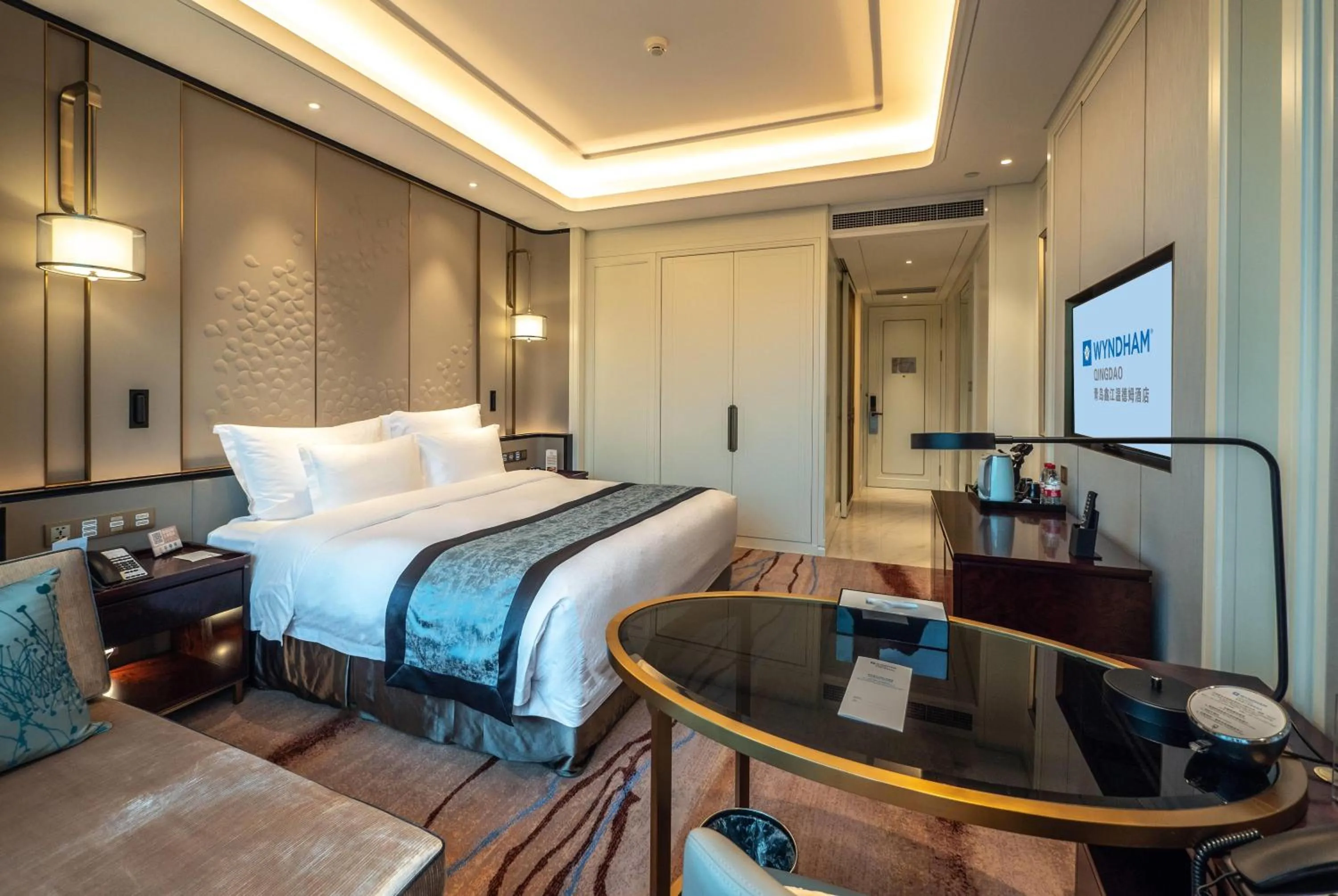 Photo of the whole room, Bed in Wyndham Qingdao