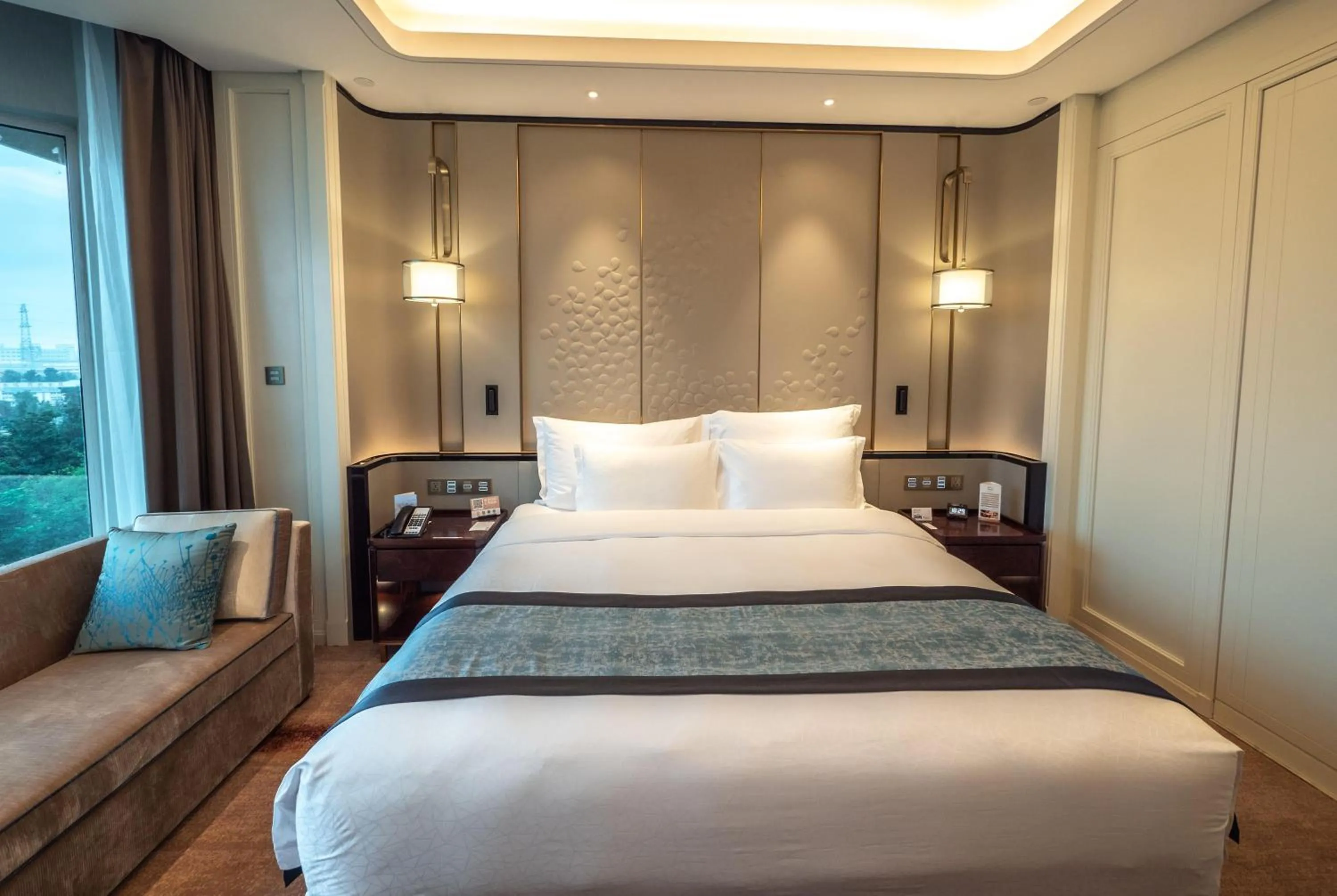 Photo of the whole room, Bed in Wyndham Qingdao