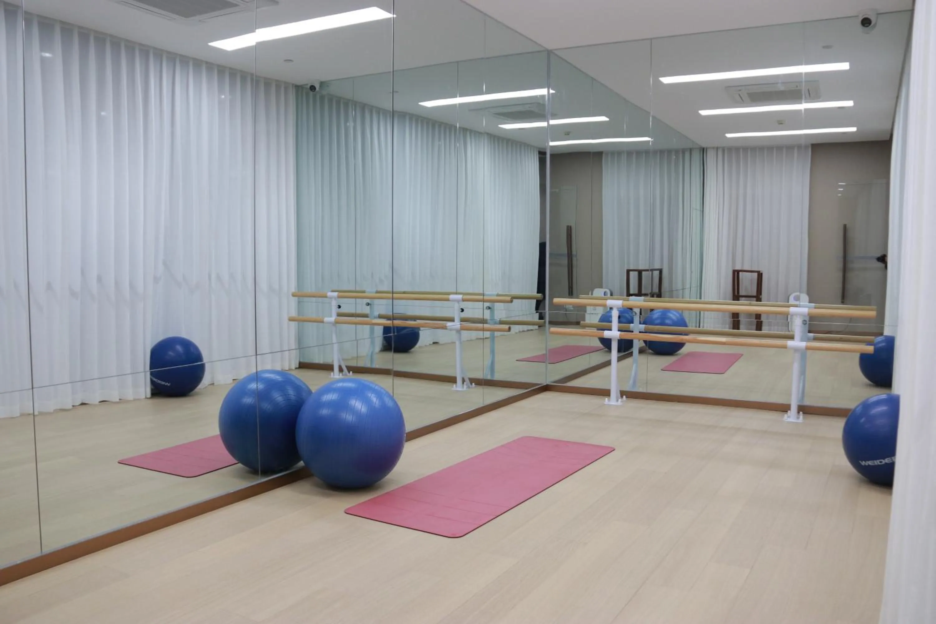 Fitness centre/facilities in Wyndham Qingdao l Free Fixed-Time Shuttle Service Between Hotel and Airport & North Railway Station l Outdoor Children's Amusement Park l 1-Hour Play Snooker or Table Tennis