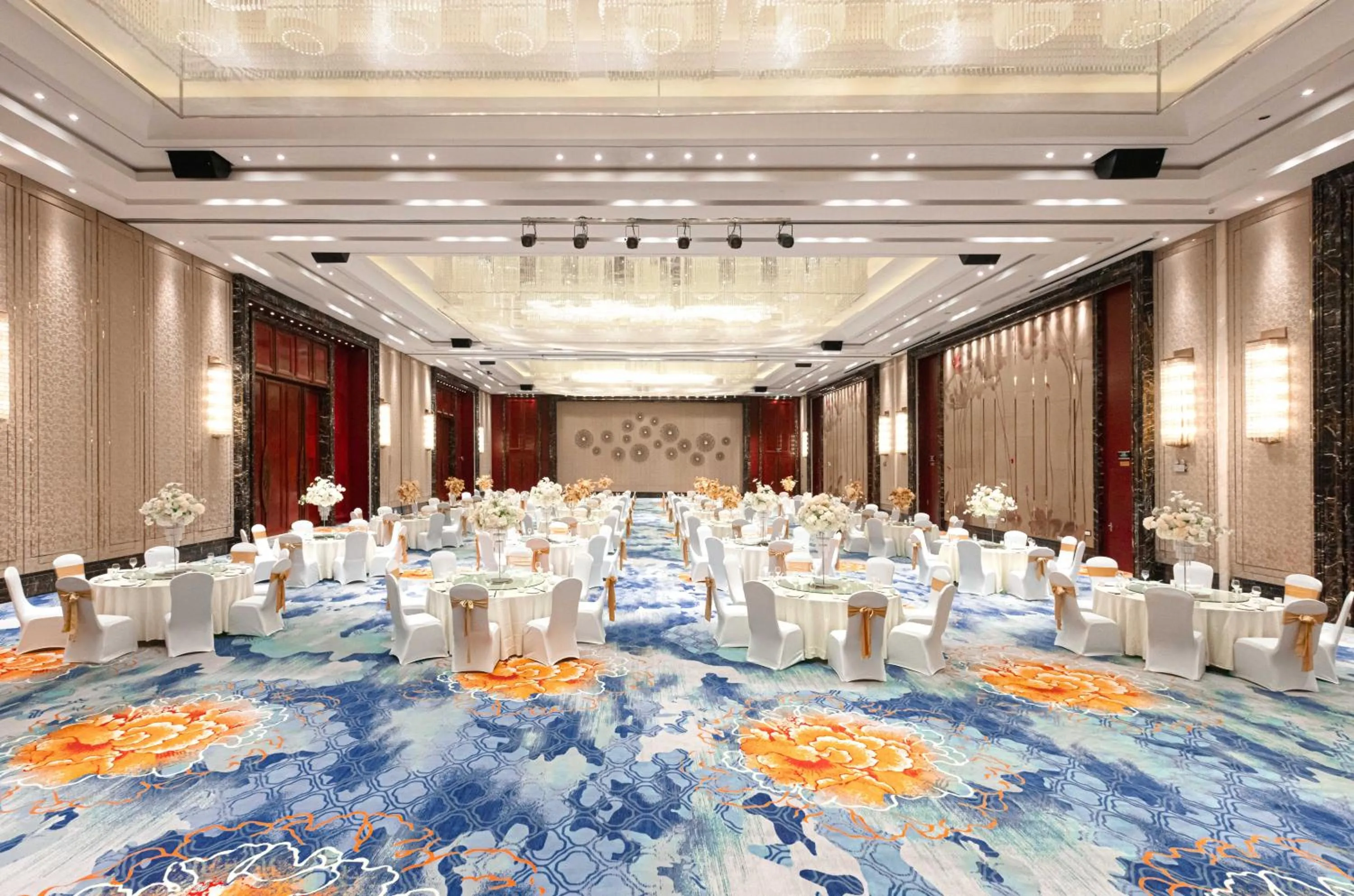 Meeting/conference room in Wyndham Qingdao l Free Fixed-Time Shuttle Service Between Hotel and Airport & North Railway Station l Outdoor Children's Amusement Park l 1-Hour Play Snooker or Table Tennis