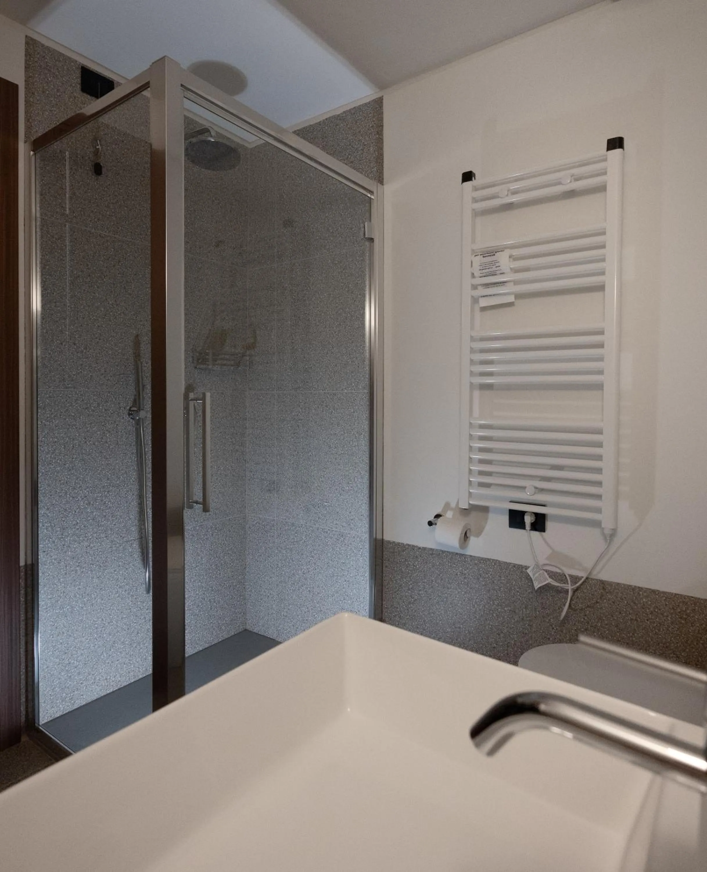 Shower in Hotel Casa Del Pellegrino