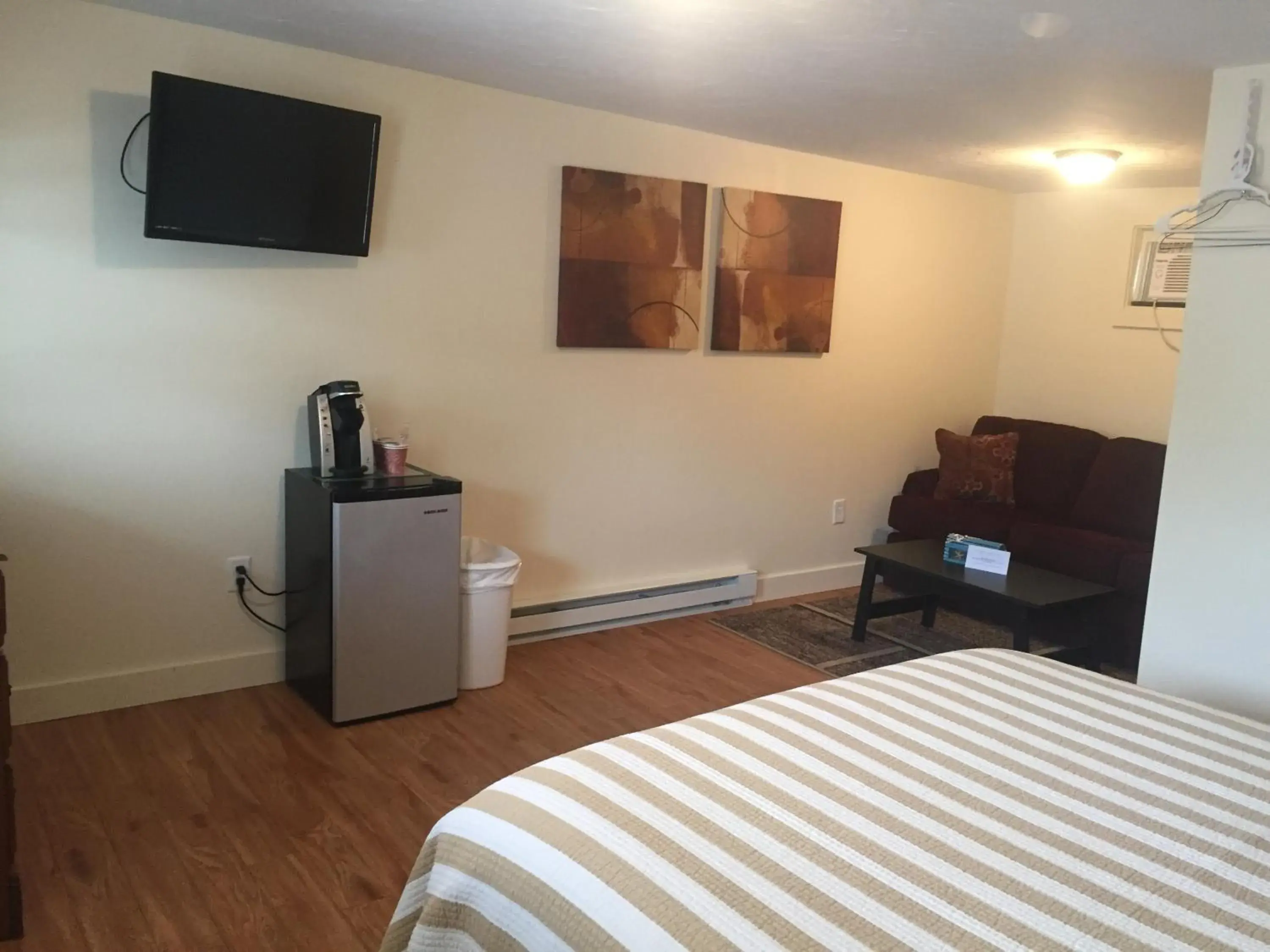 Queen Room in Drake's Island Resort & Cottages Queen Room in Drake's Island Resort & Cottages