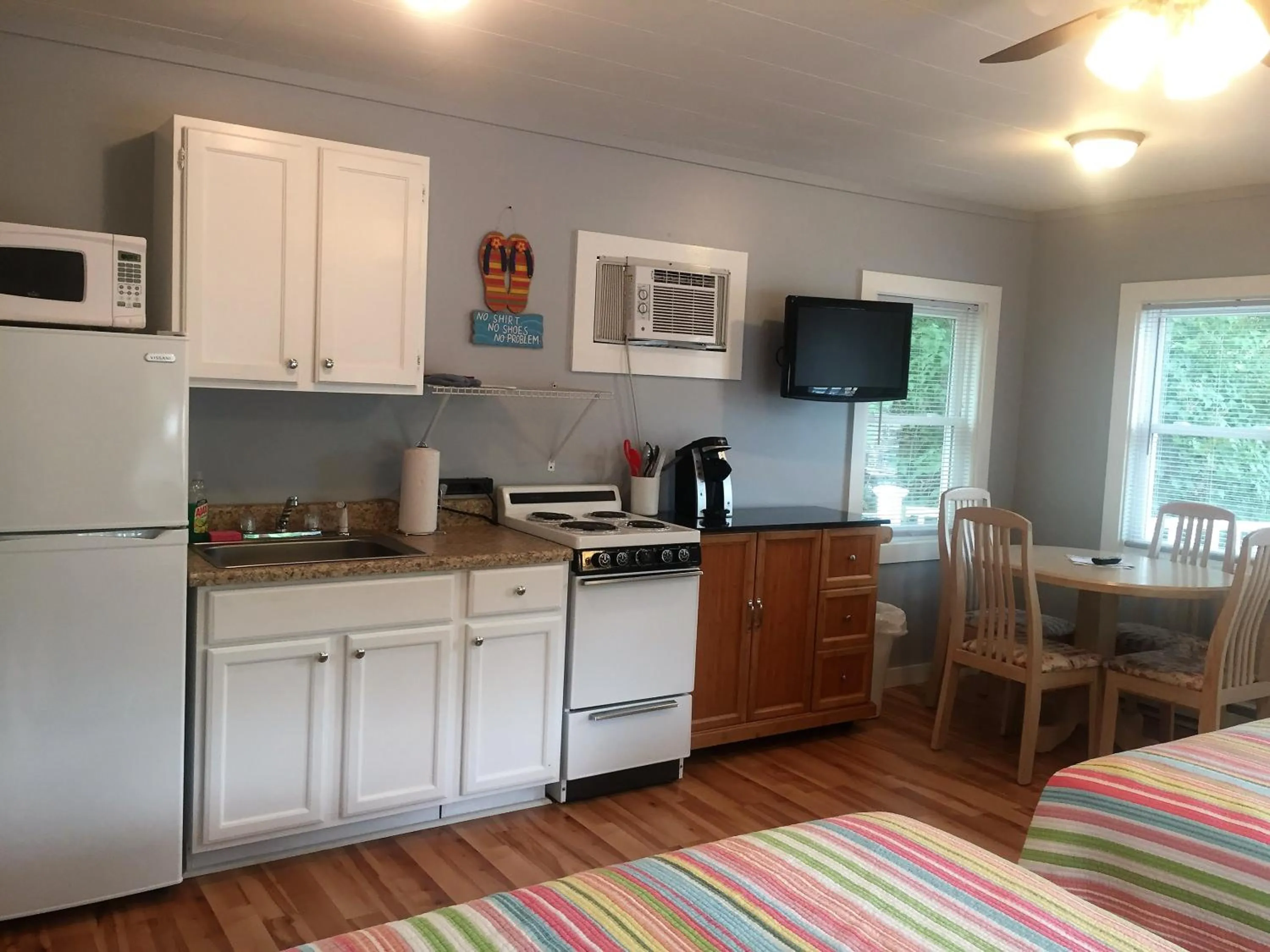 Drake's Island Resort & Cottages