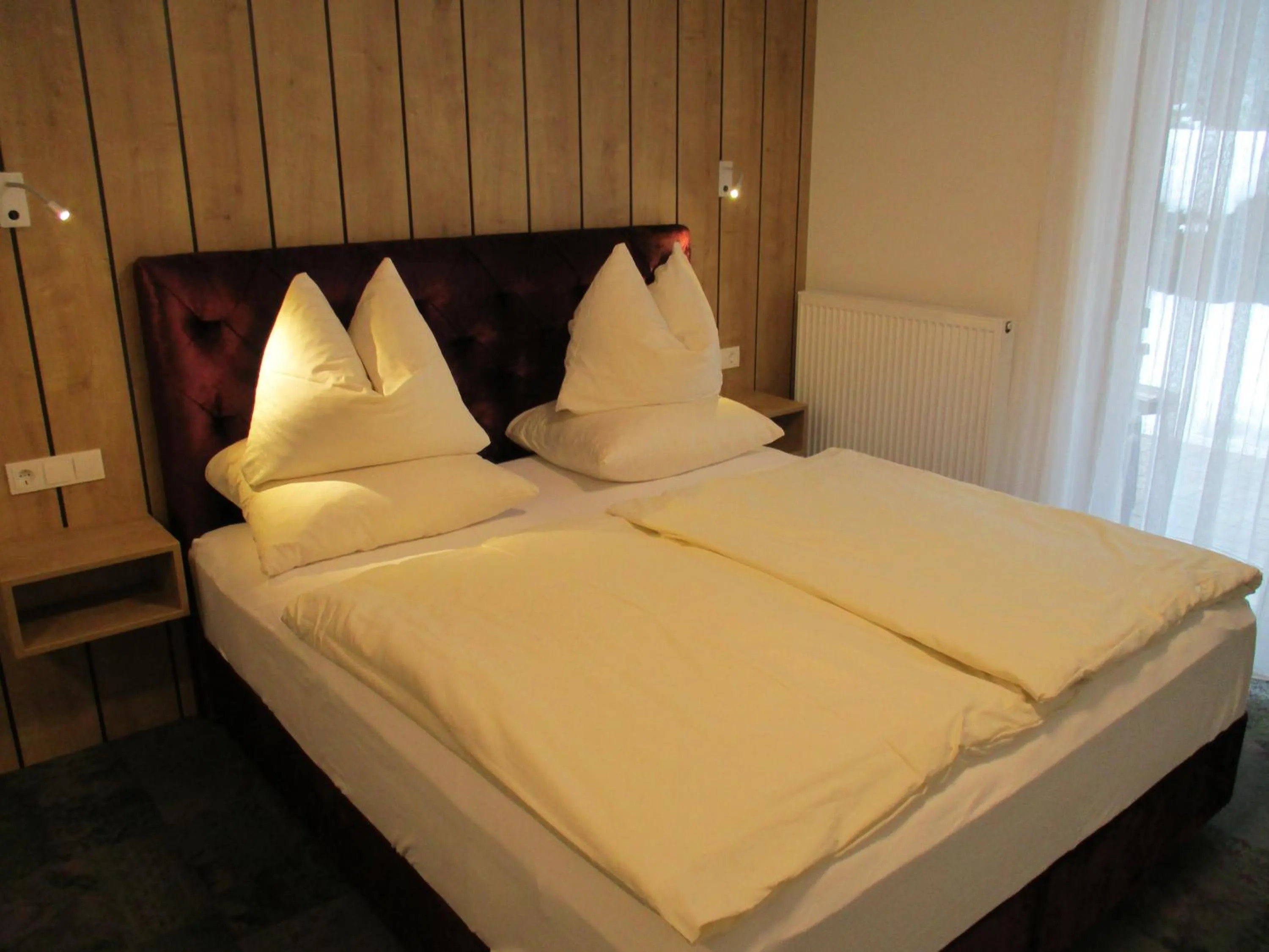 Bed in Aparthotel Garni Schranz