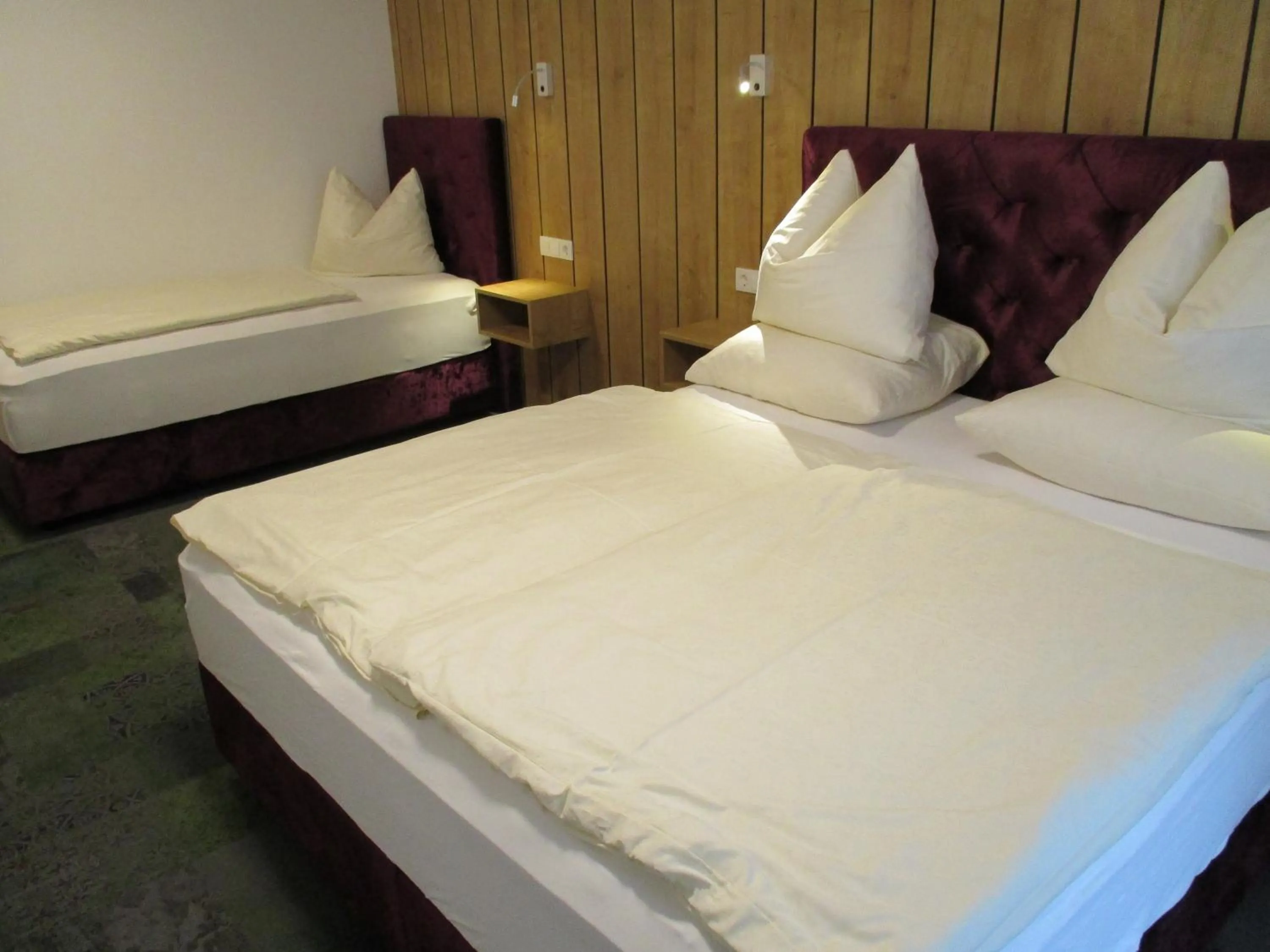 Bed in Aparthotel Garni Schranz
