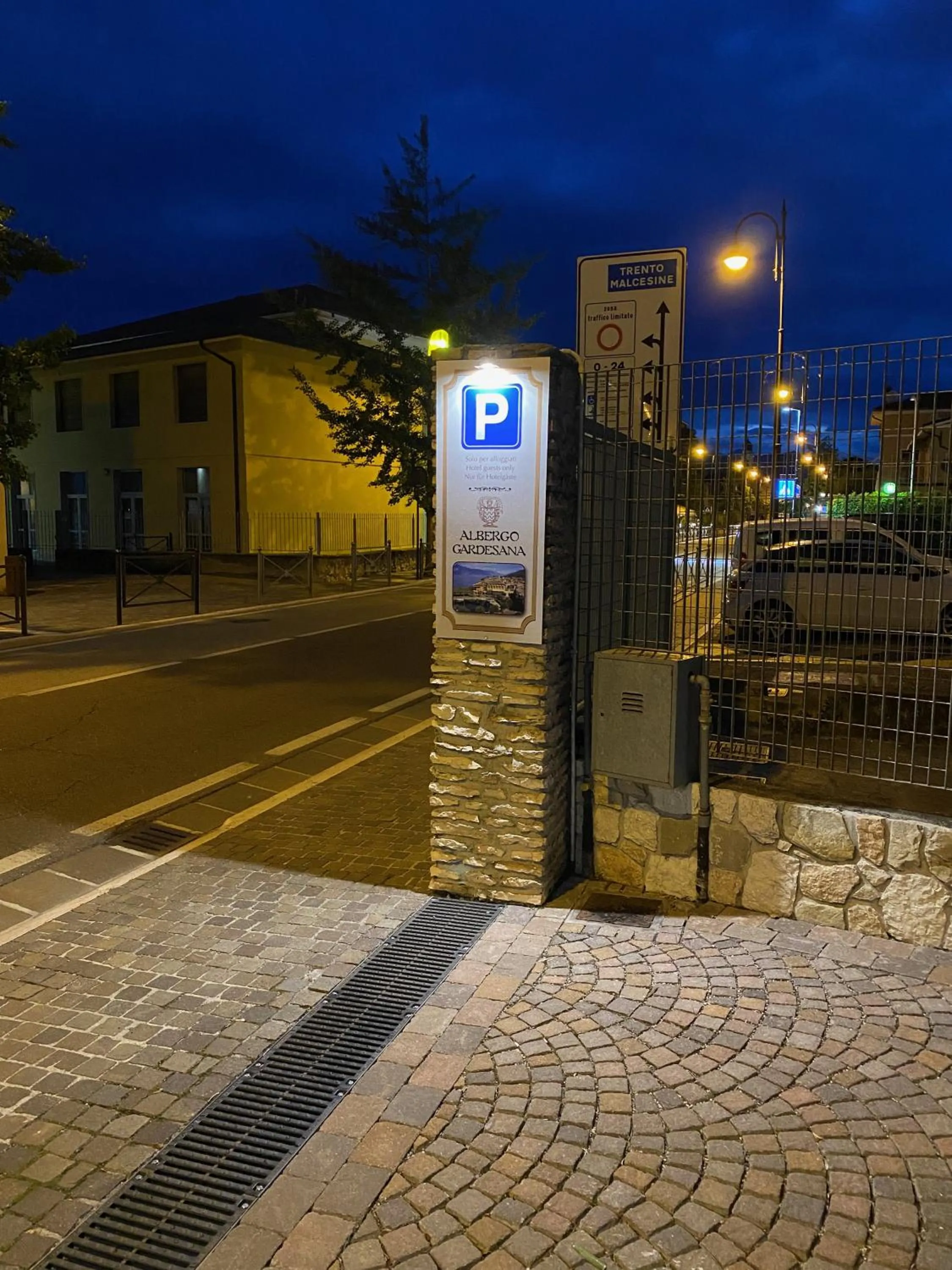 Parking in Albergo Gardesana