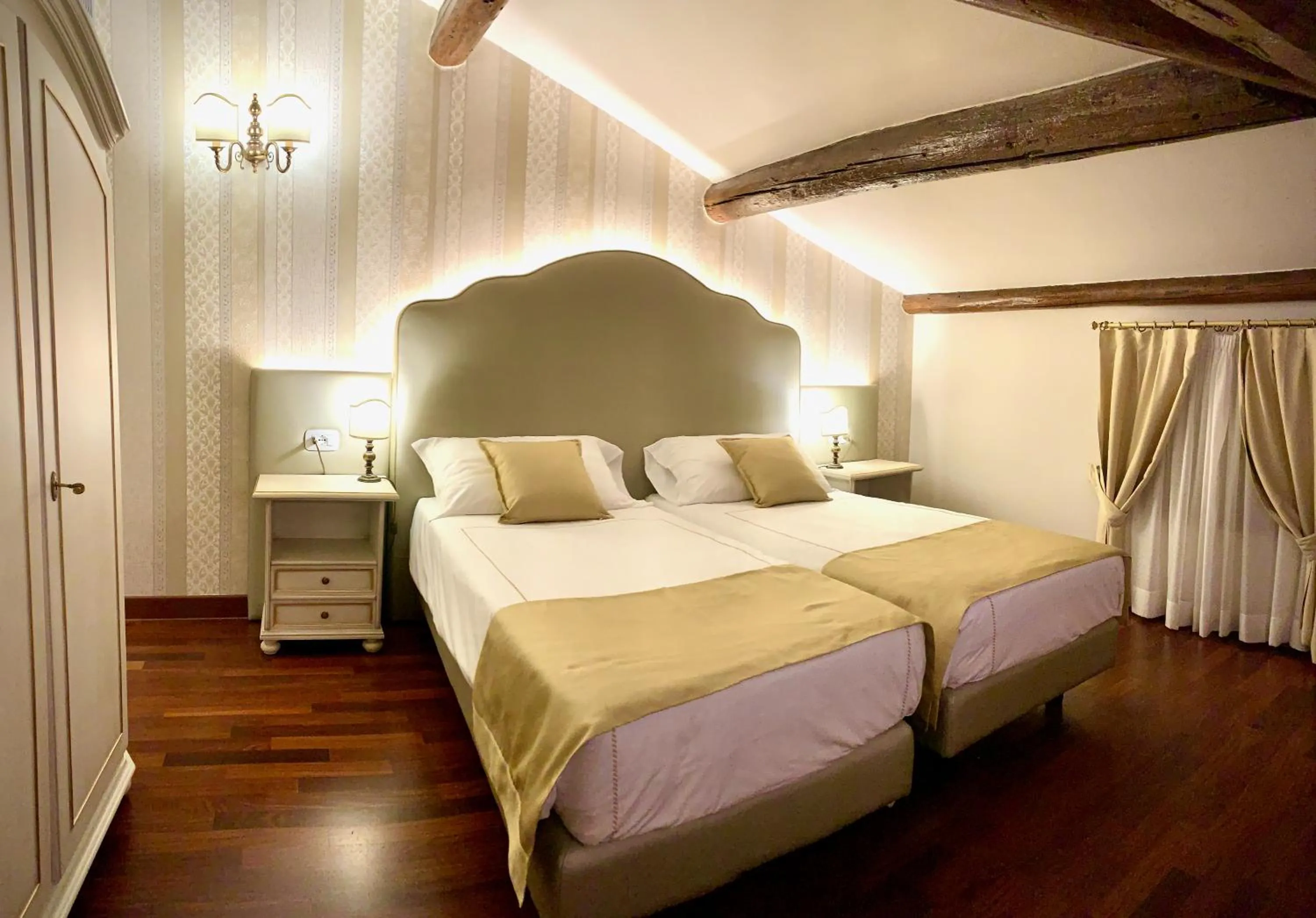 Bedroom, Bed in Albergo Gardesana