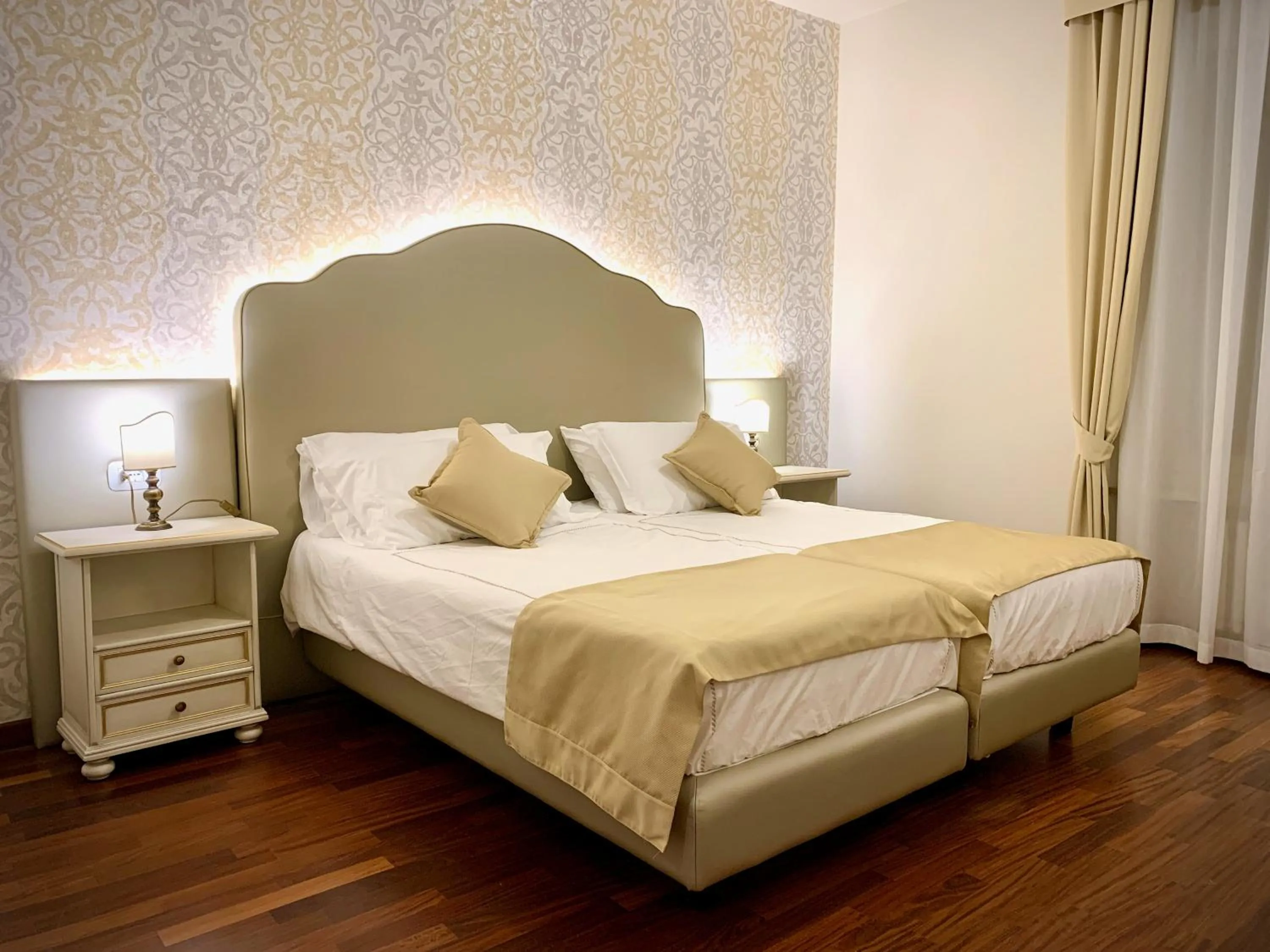Bedroom, Bed in Albergo Gardesana