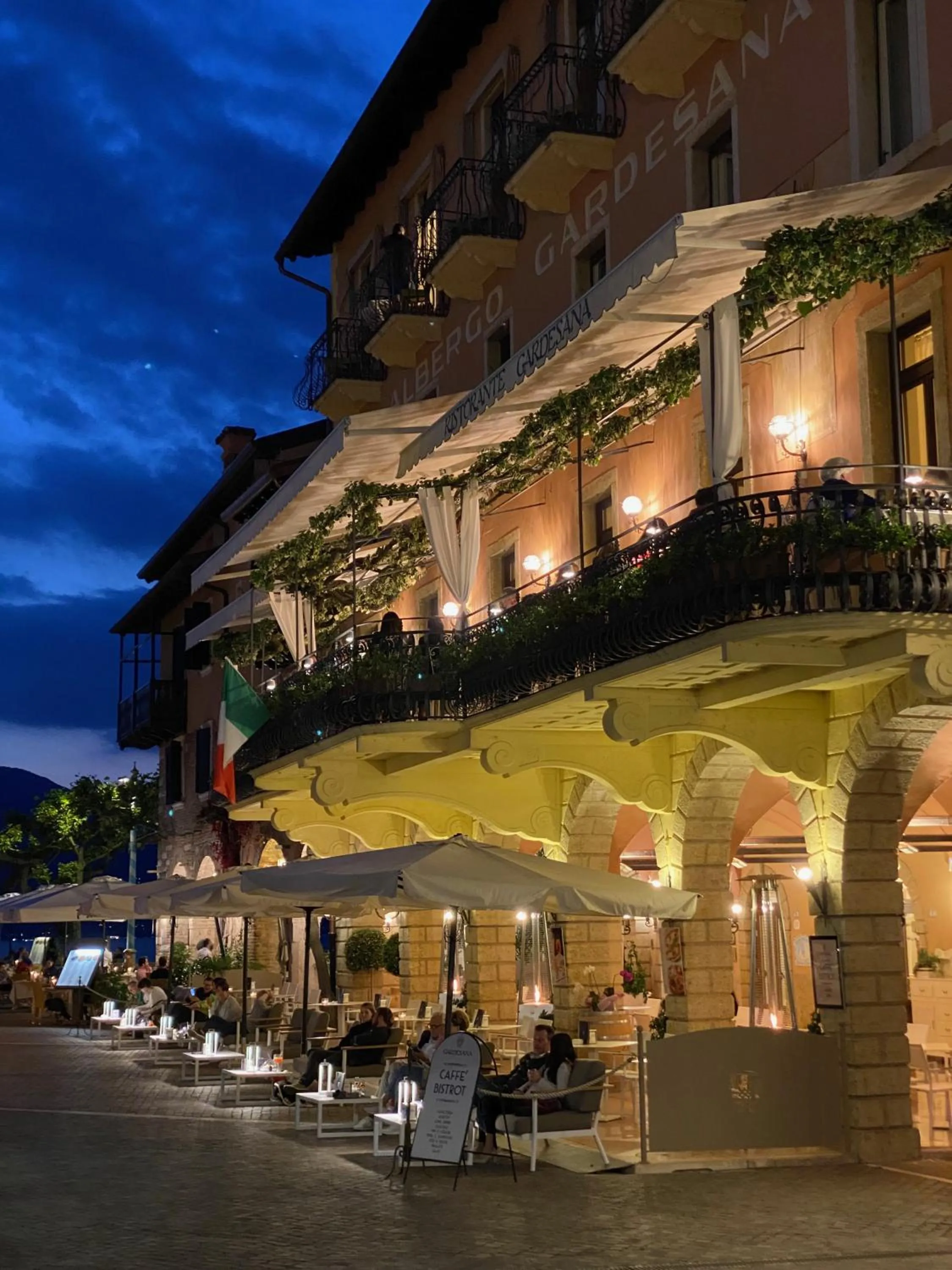 Patio in Albergo Gardesana