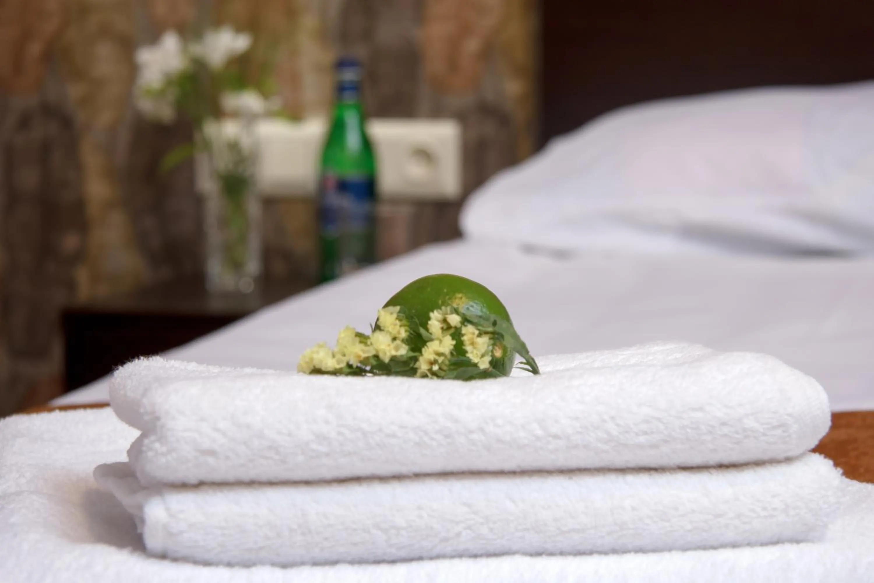 Food, Bed in WOW Guest house in apartment 141