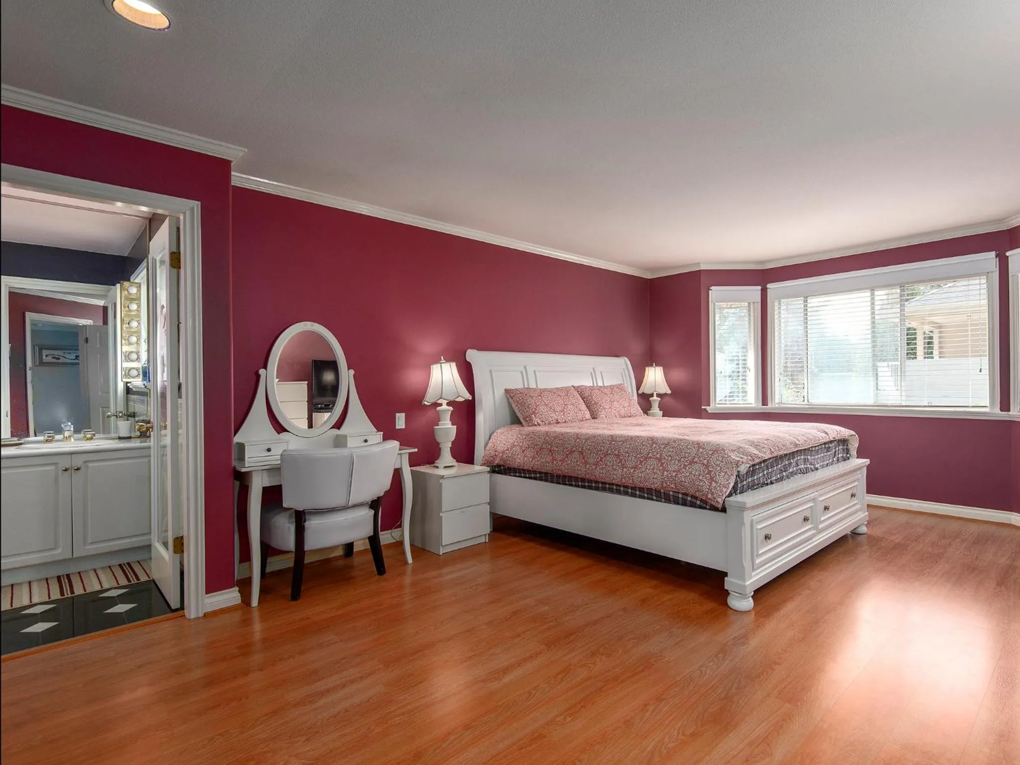 Bedroom, Bed in Fraser River Richmond Bed and Breakfast