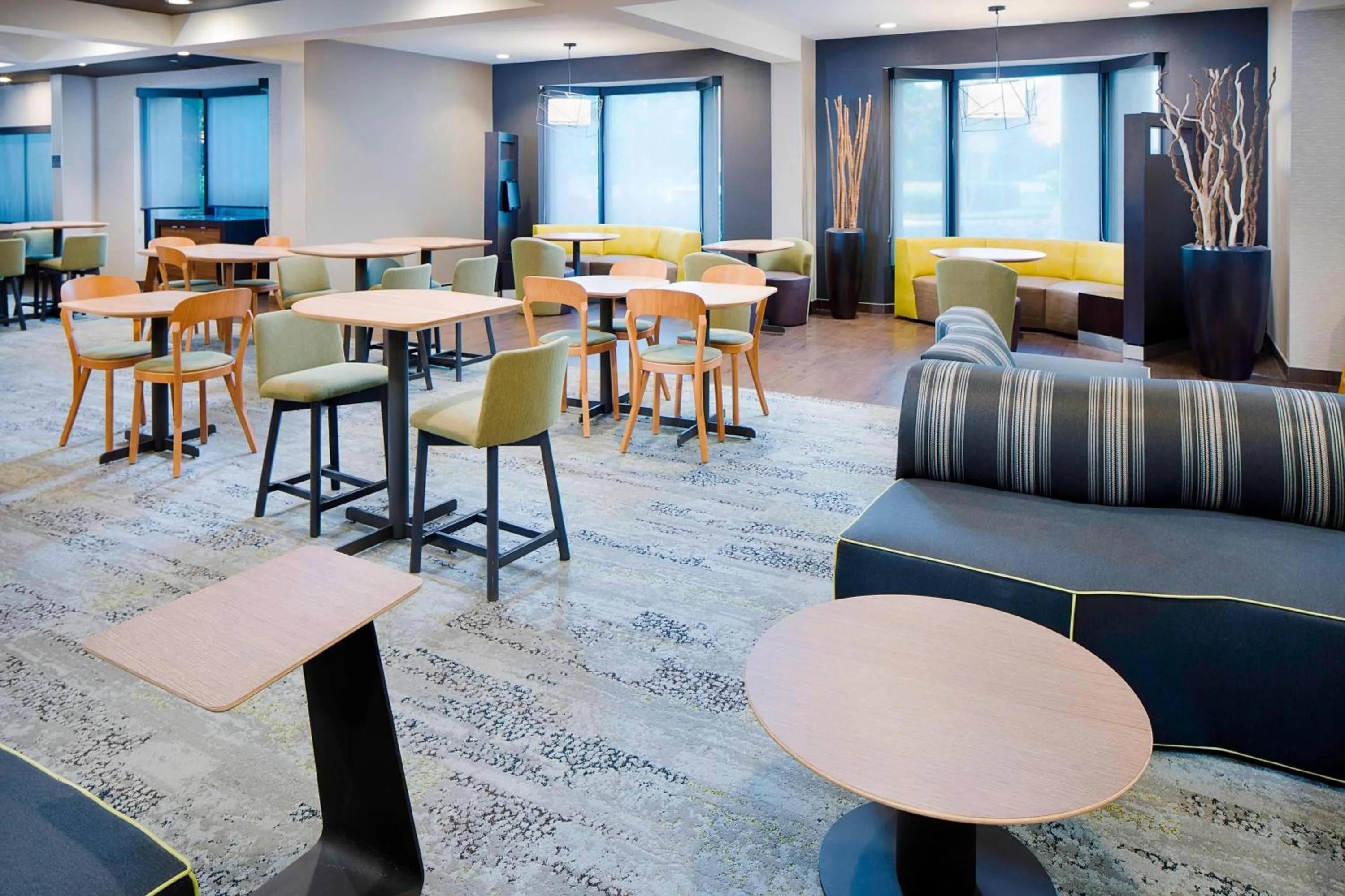 Restaurant/places to eat in Courtyard by Marriott Richmond Airport
