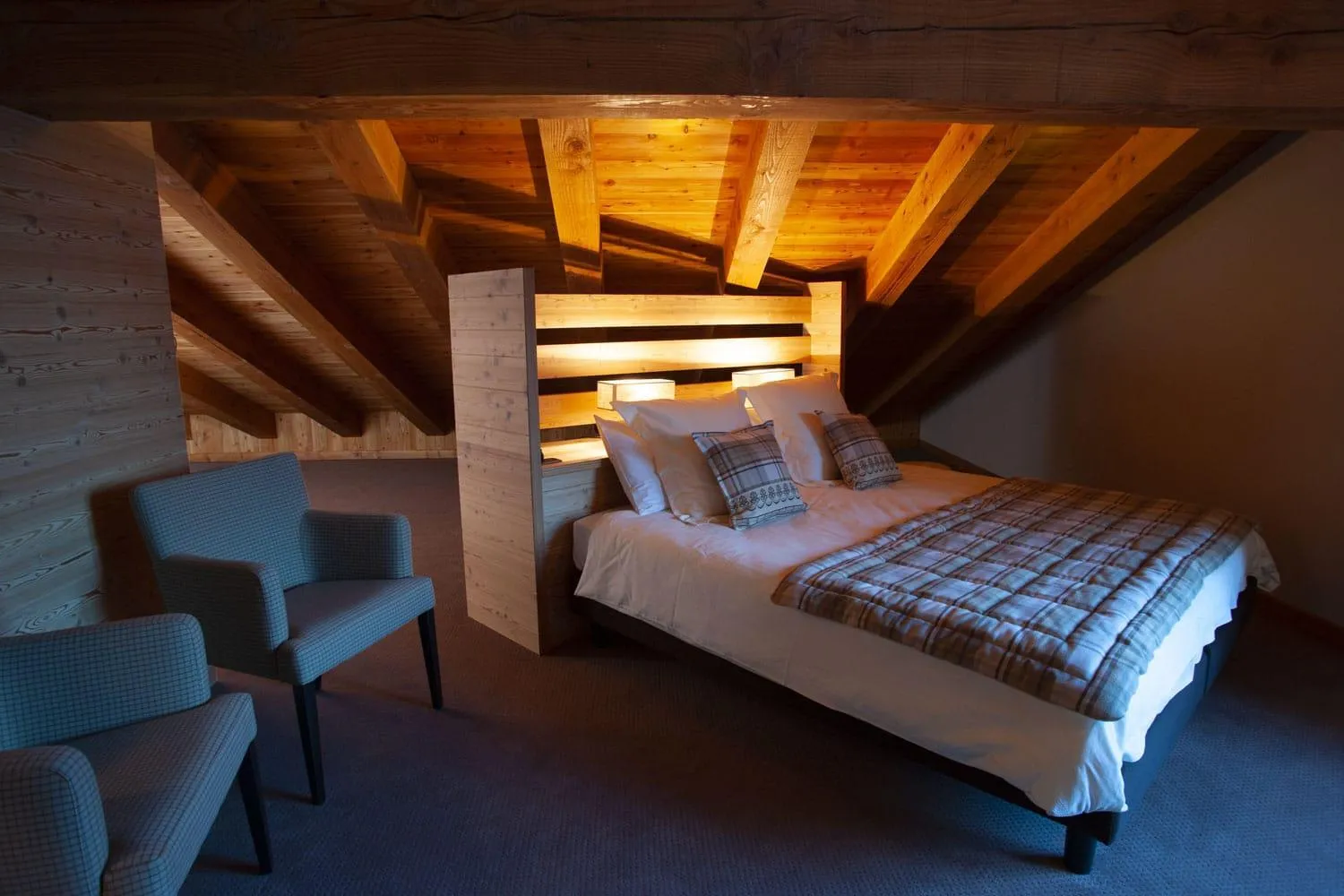 Bed in La Madonnina Del Gran Paradiso Wellness Hotel