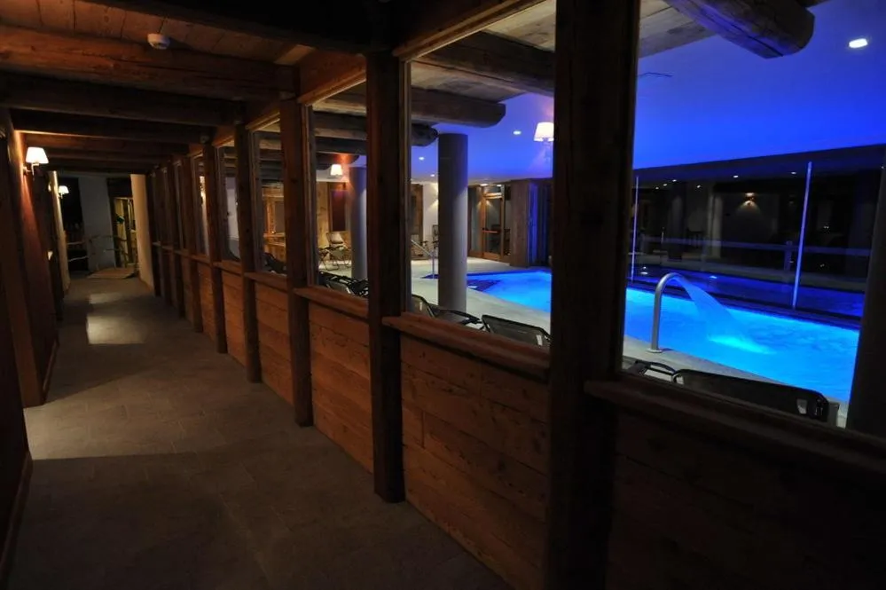 Swimming pool in La Madonnina Del Gran Paradiso Wellness Hotel