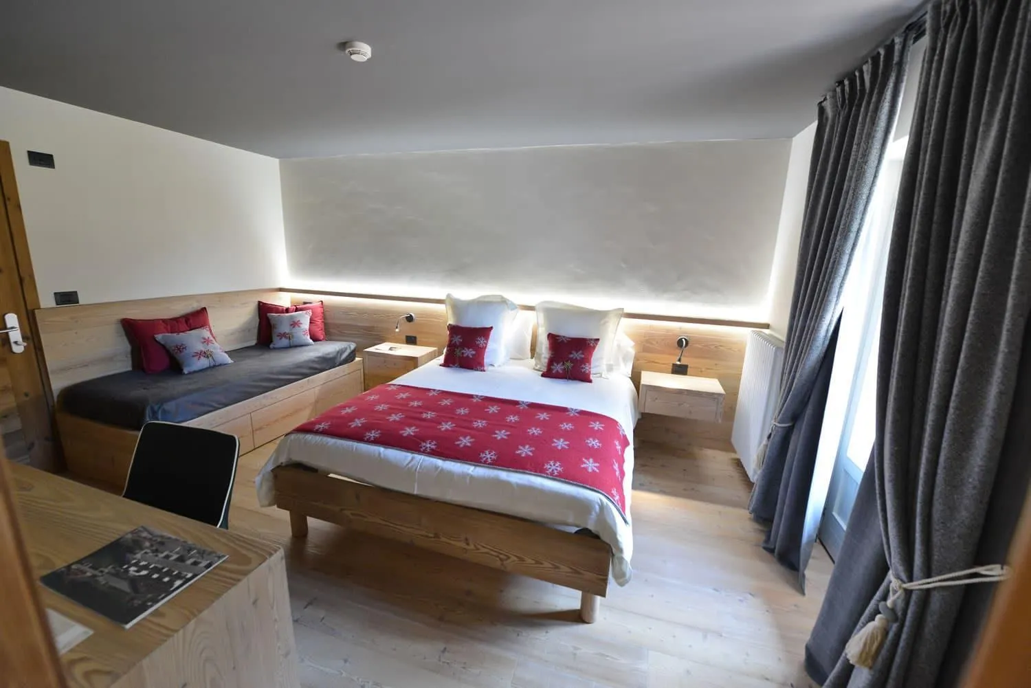 Photo of the whole room, Bed in La Madonnina Del Gran Paradiso Wellness Hotel