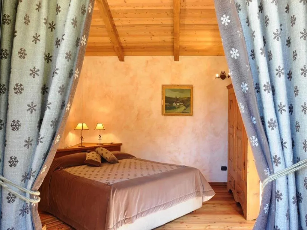 Photo of the whole room, Bed in La Madonnina Del Gran Paradiso Wellness Hotel