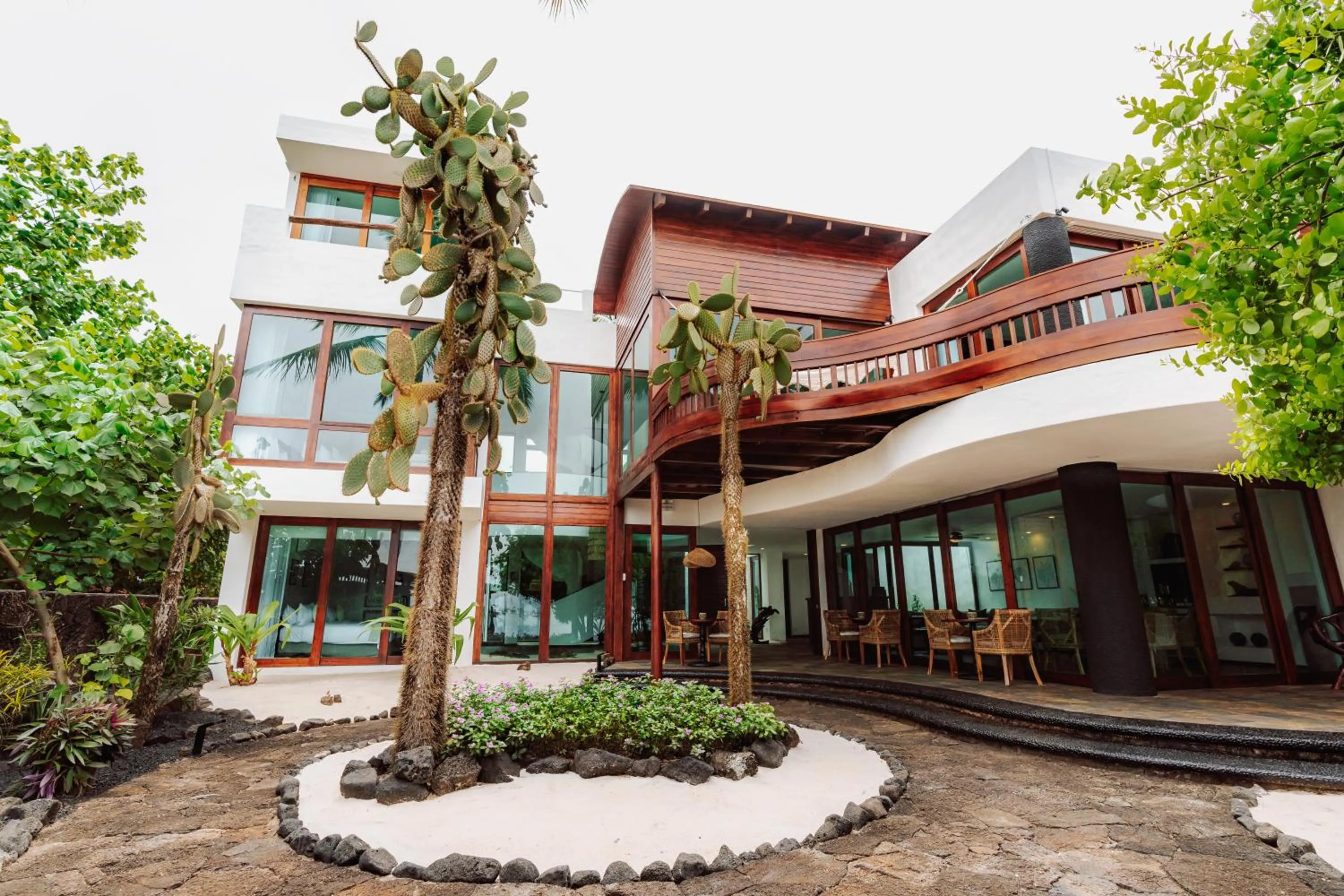 Property building in Hotel Villa Escalesia Galapagos