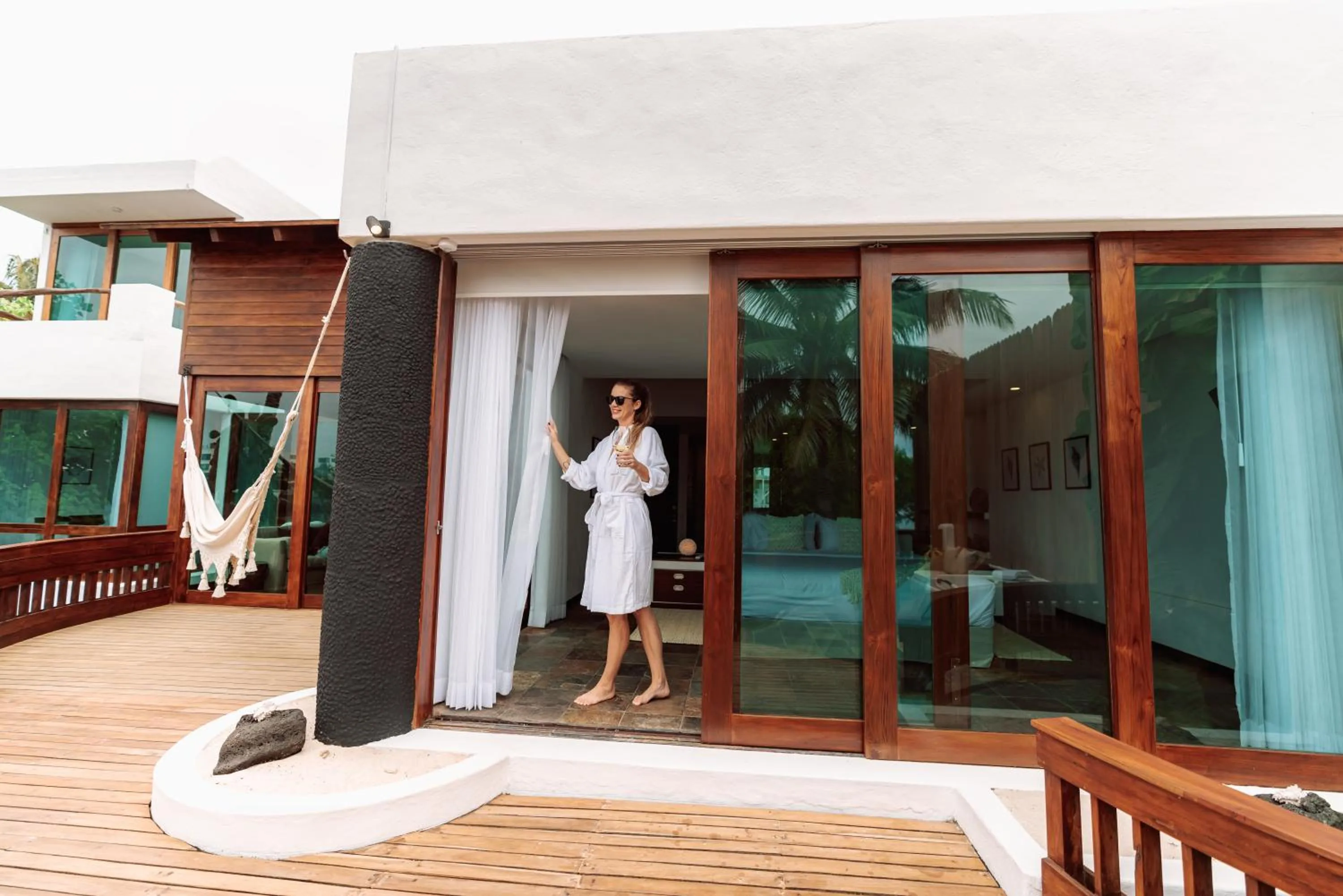 People in Hotel Villa Escalesia Galapagos