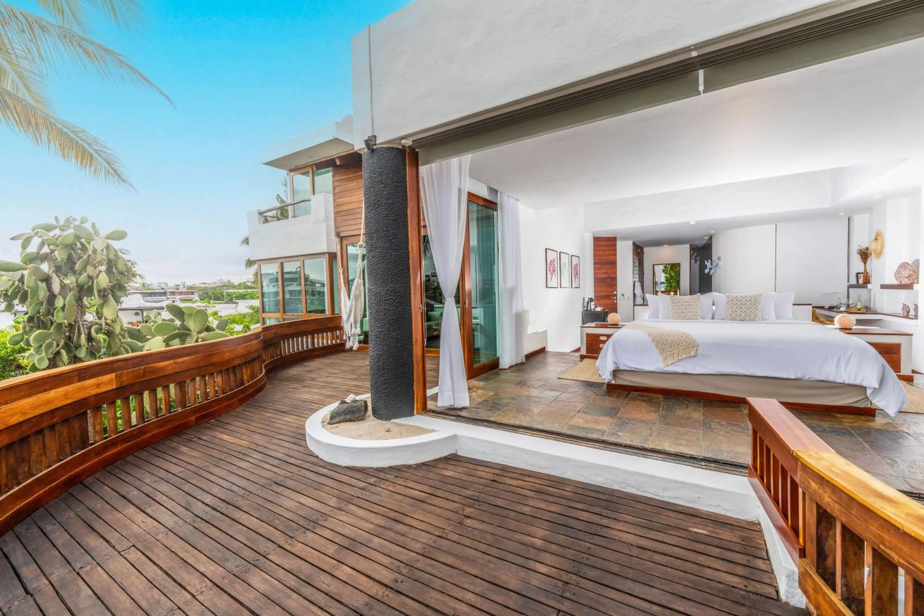 Balcony/Terrace, Bed in Hotel Villa Escalesia Galapagos