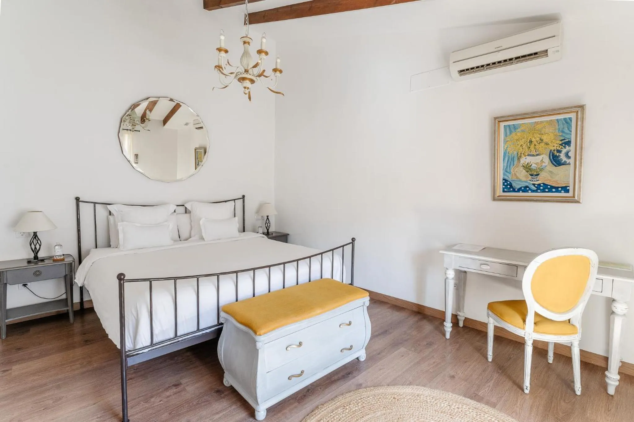 Photo of the whole room, Bed in Hotel Can Abril