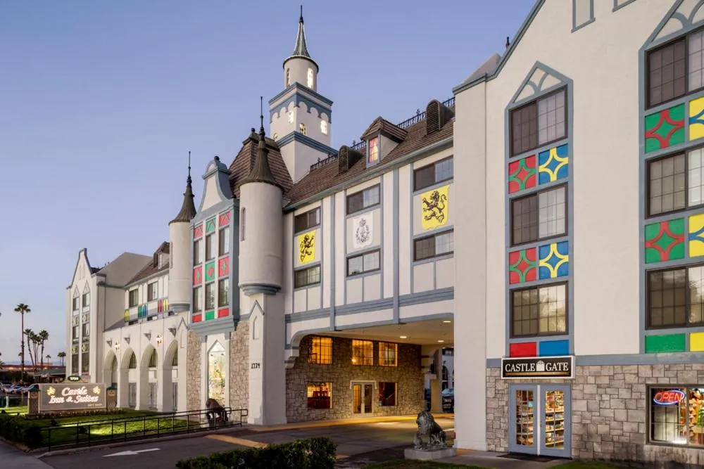 Property building in Castle Inn and Suites Anaheim