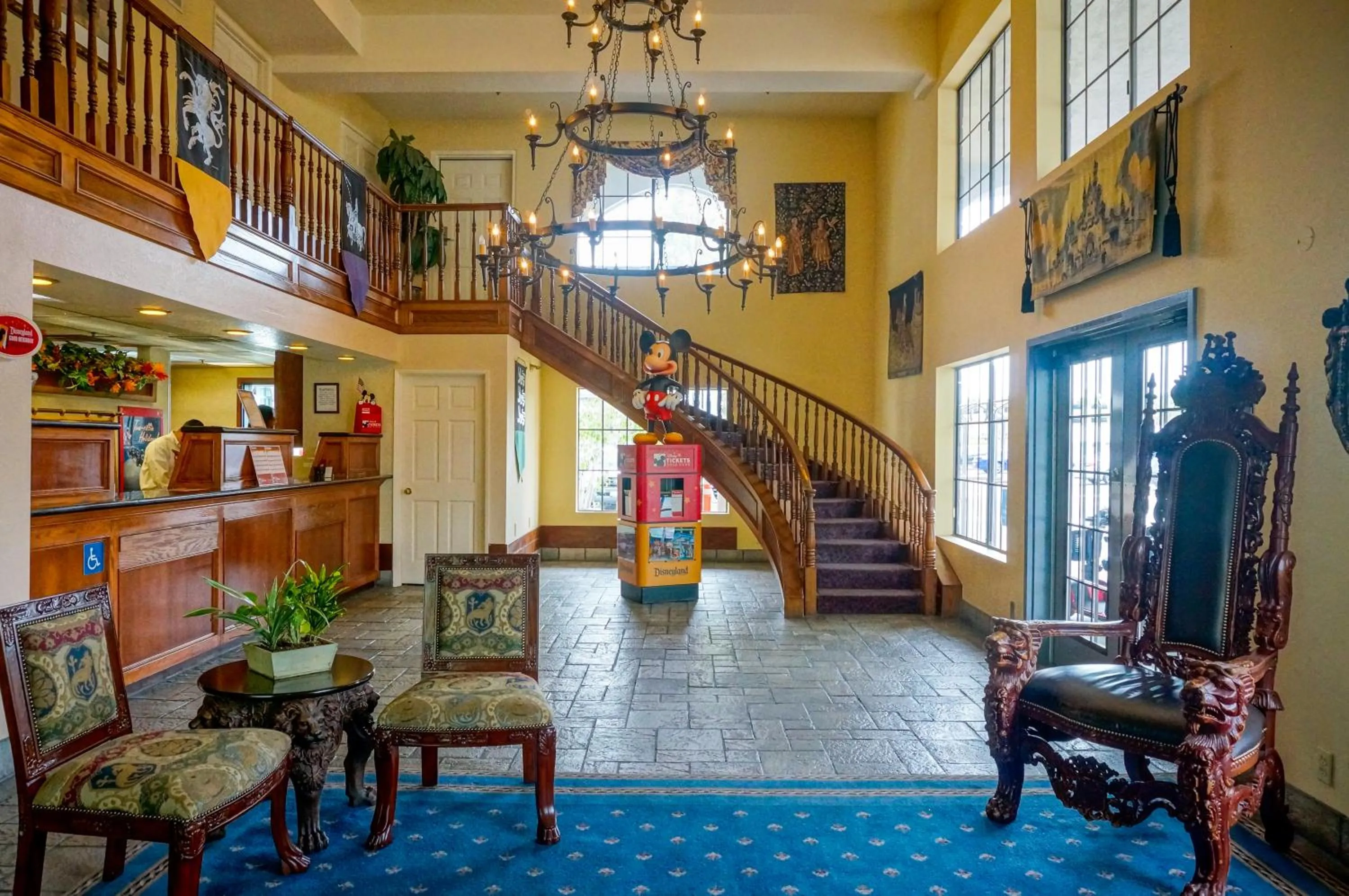 Lobby or reception in Castle Inn and Suites Anaheim