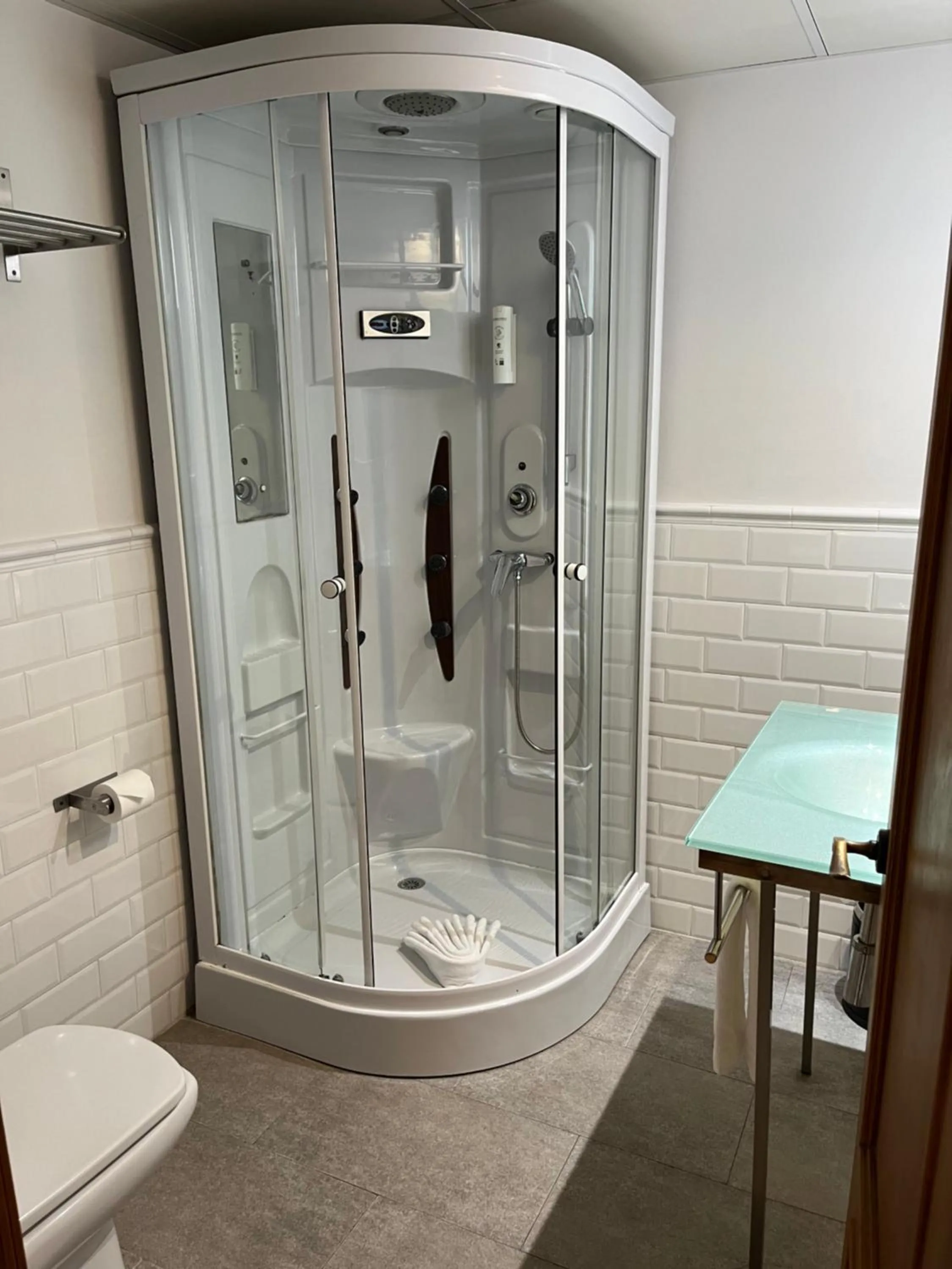 Shower in Soho Boutique Atalia