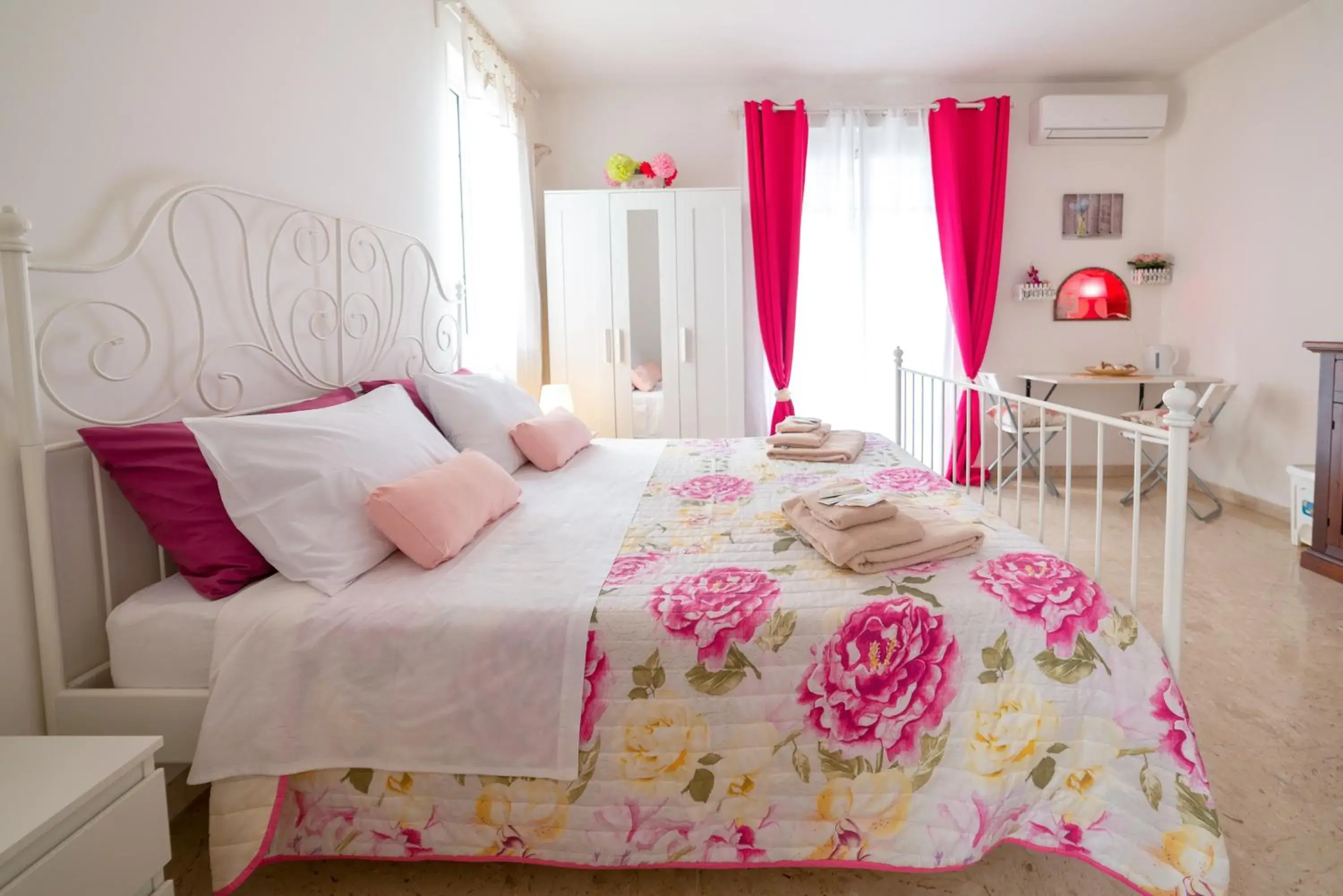 King Room with Balcony - single occupancy in B&B Dei Musicisti King Room with Balcony - single occupancy in B&B Dei Musicisti