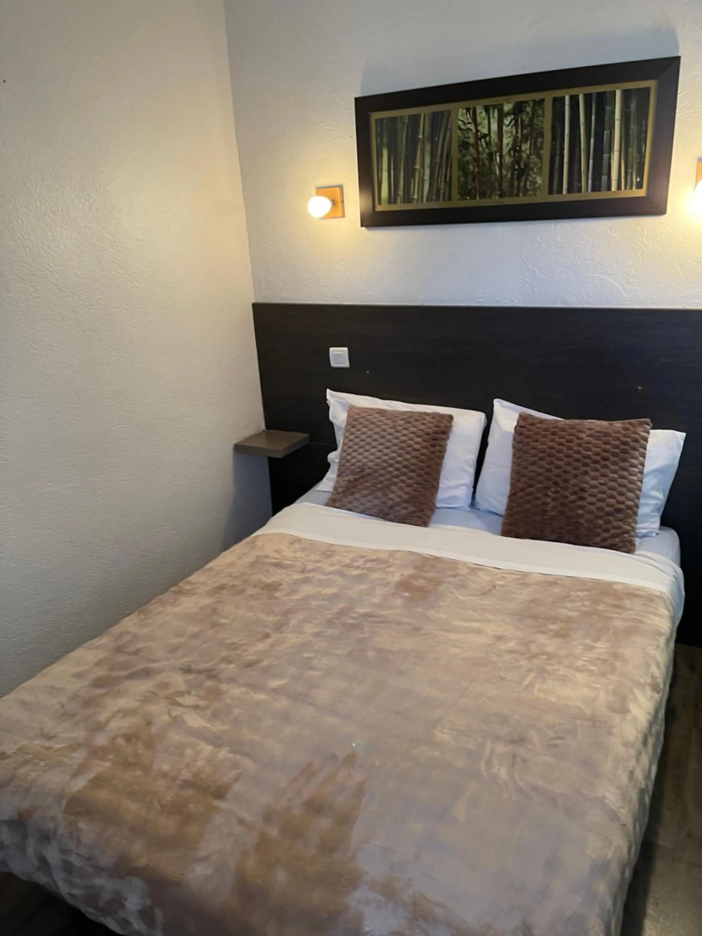 Bed in Hotel Clair Logis