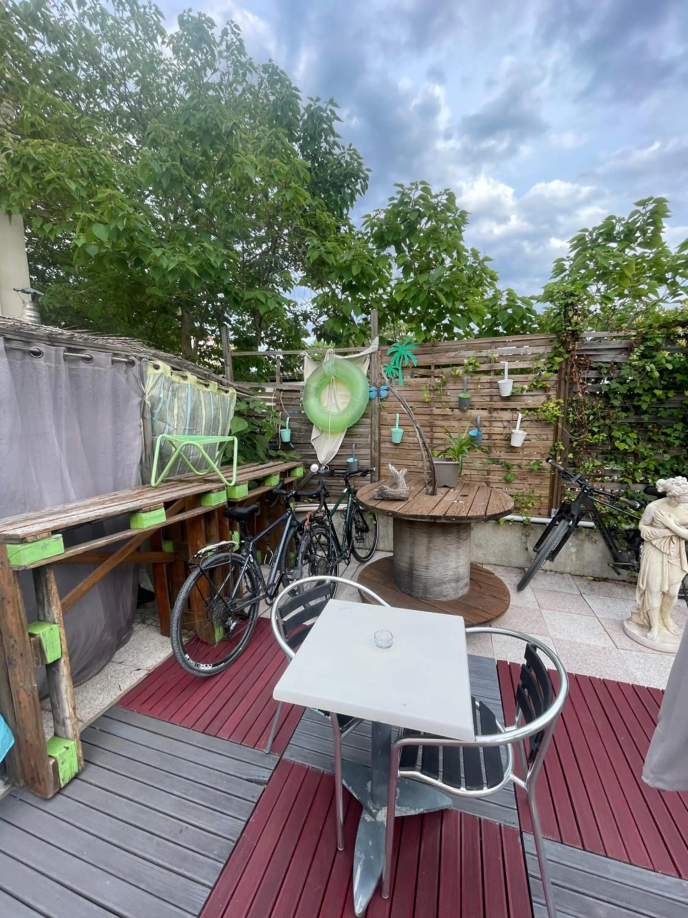 Patio in Hotel Clair Logis