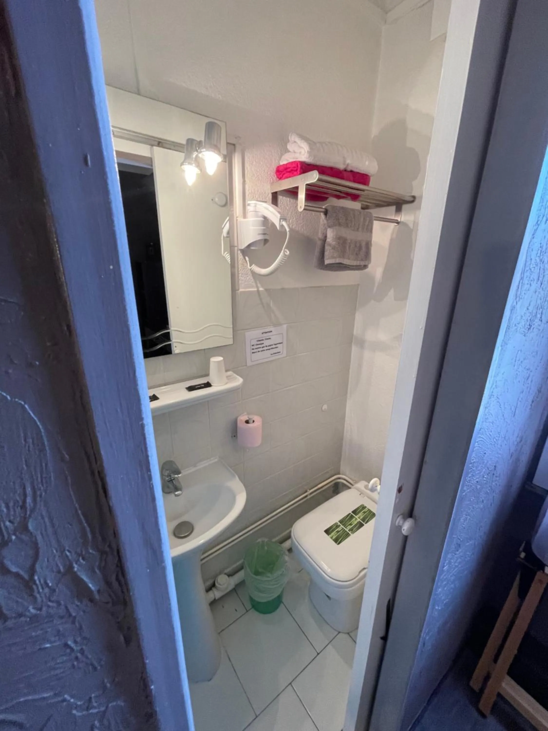 Toilet in Hotel Clair Logis